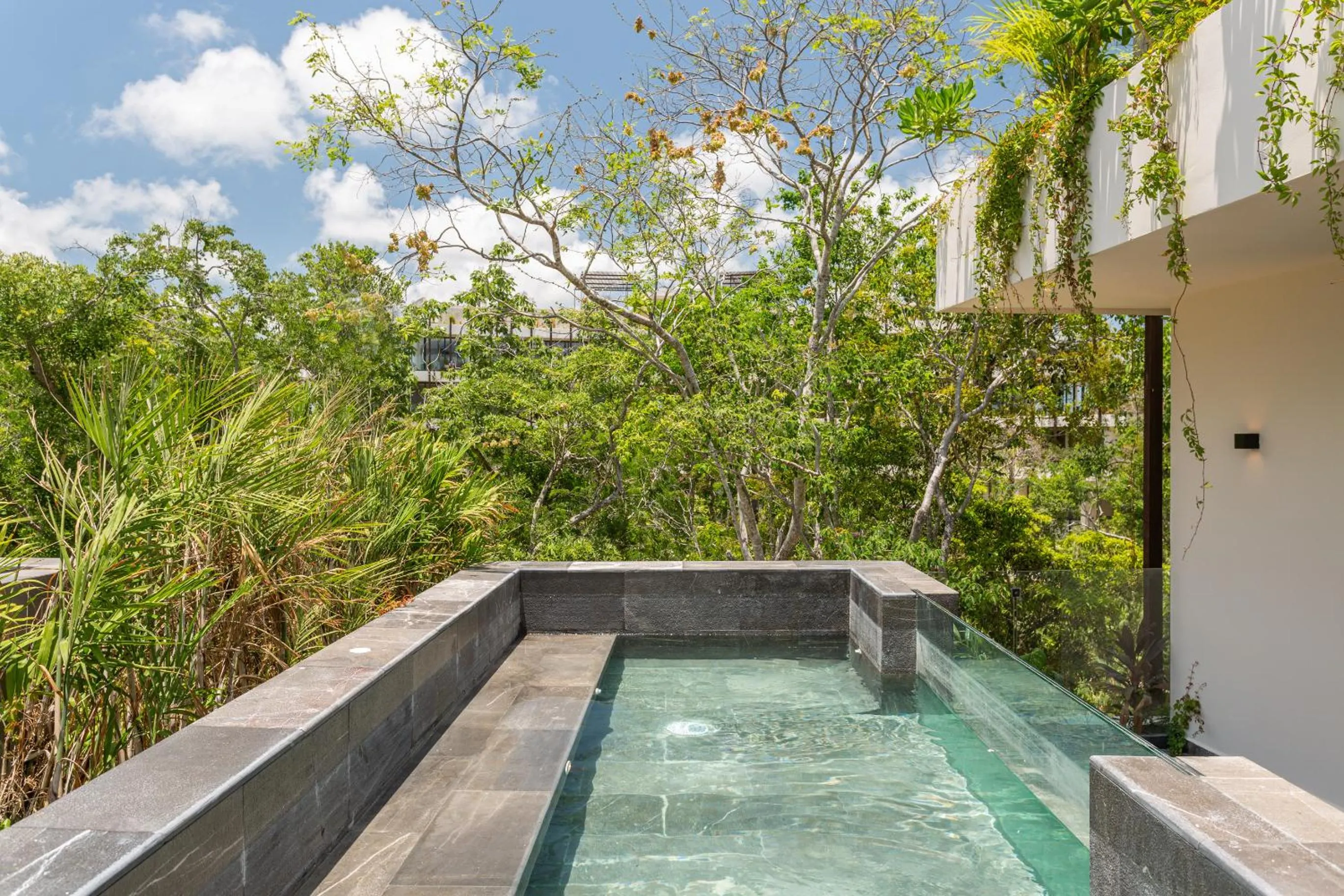 Swimming pool in Mistiq Temple I