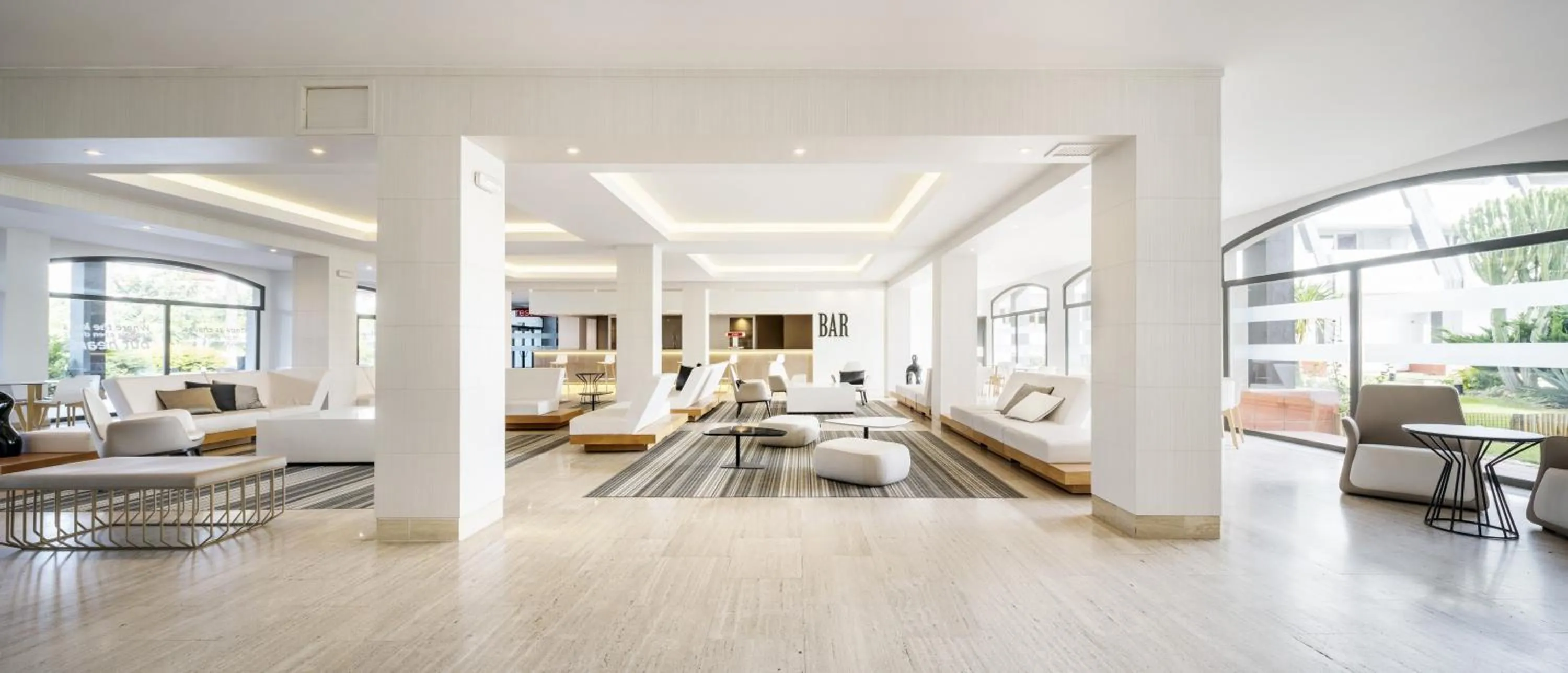 Lobby or reception in Ilunion Islantilla