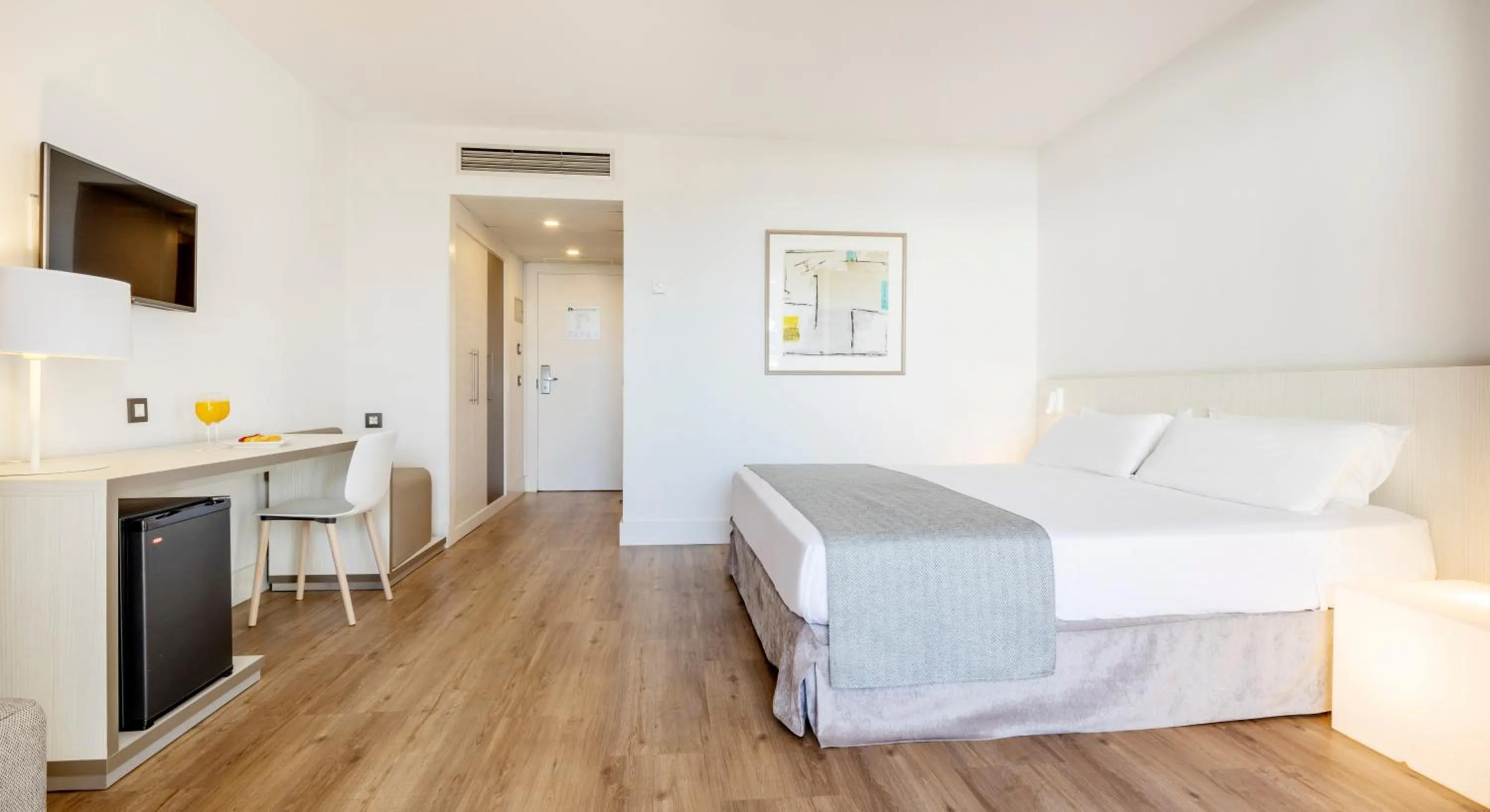 Photo of the whole room, Bed in Ilunion Islantilla