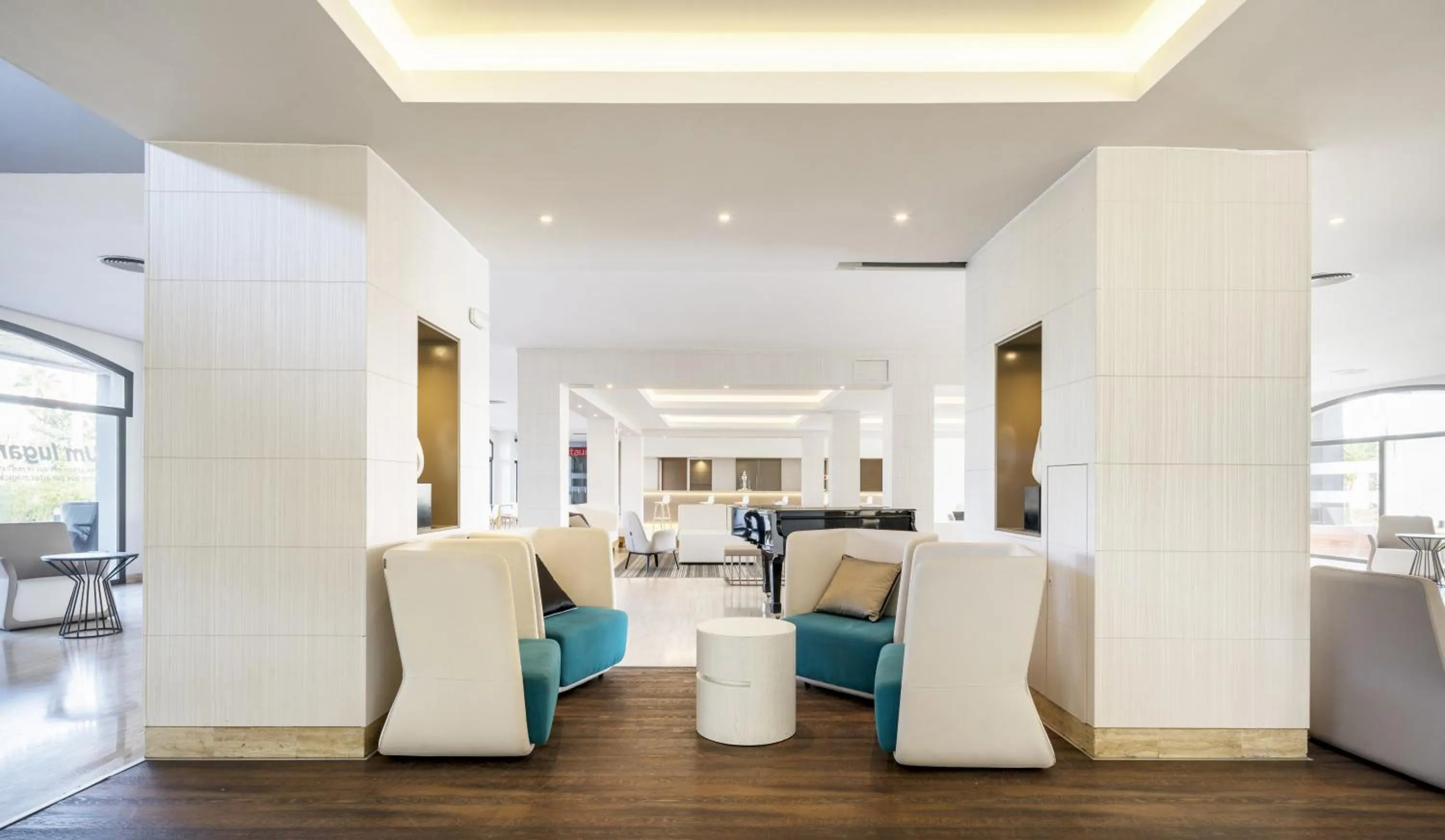 Lounge or bar in Ilunion Islantilla