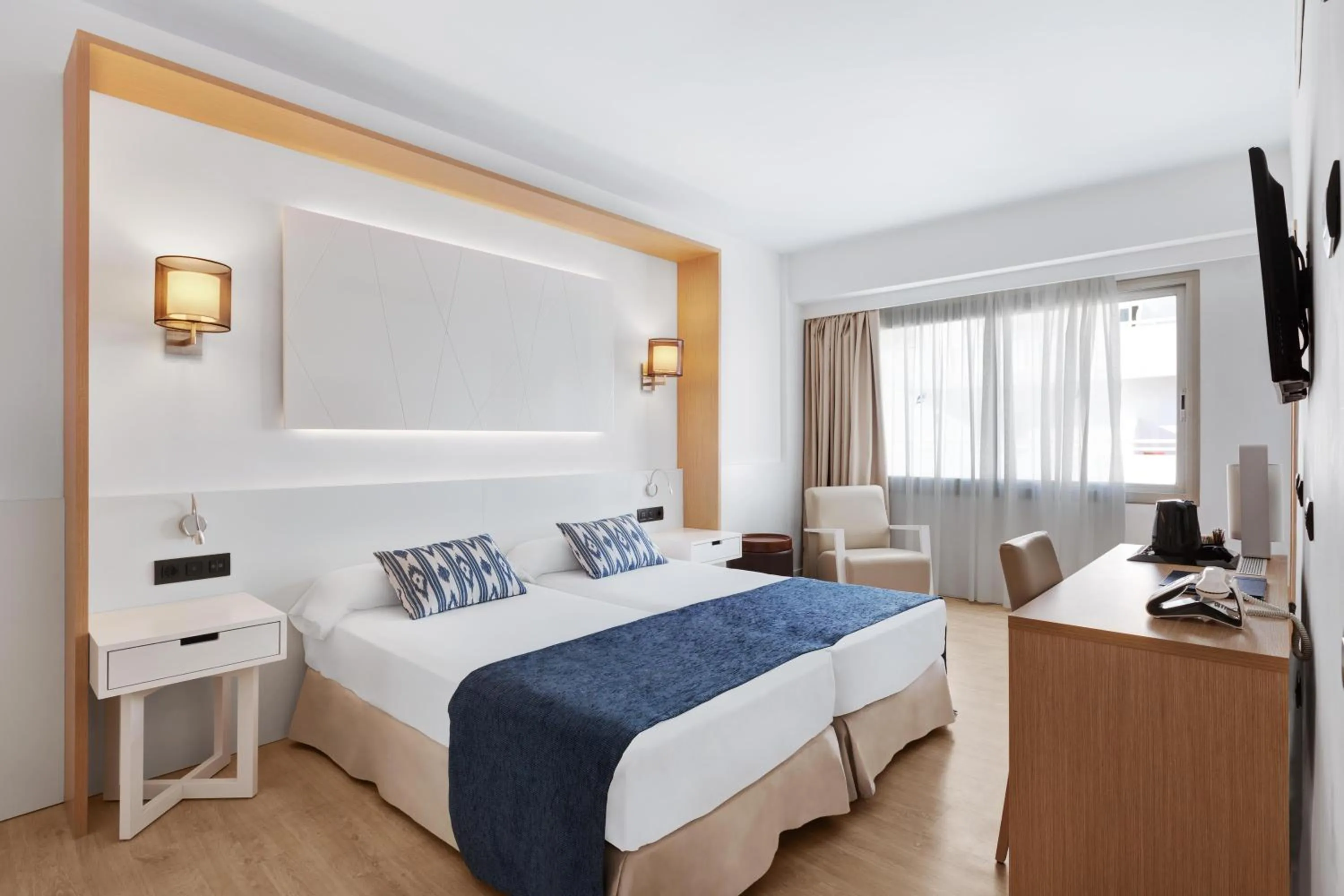 Photo of the whole room, Bed in THB Los Molinos - Adults Only