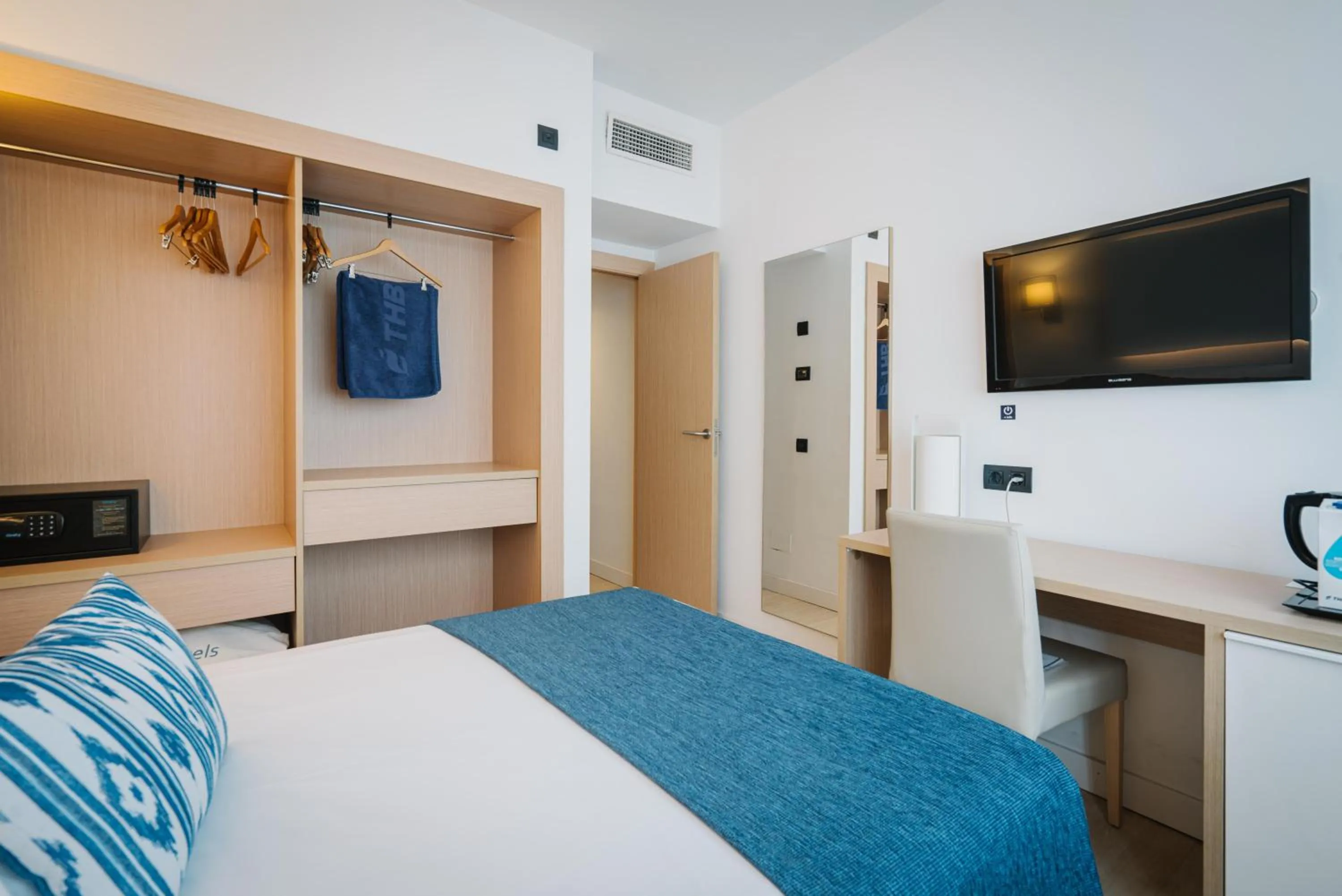 Photo of the whole room, Bed in THB Los Molinos - Adults Only