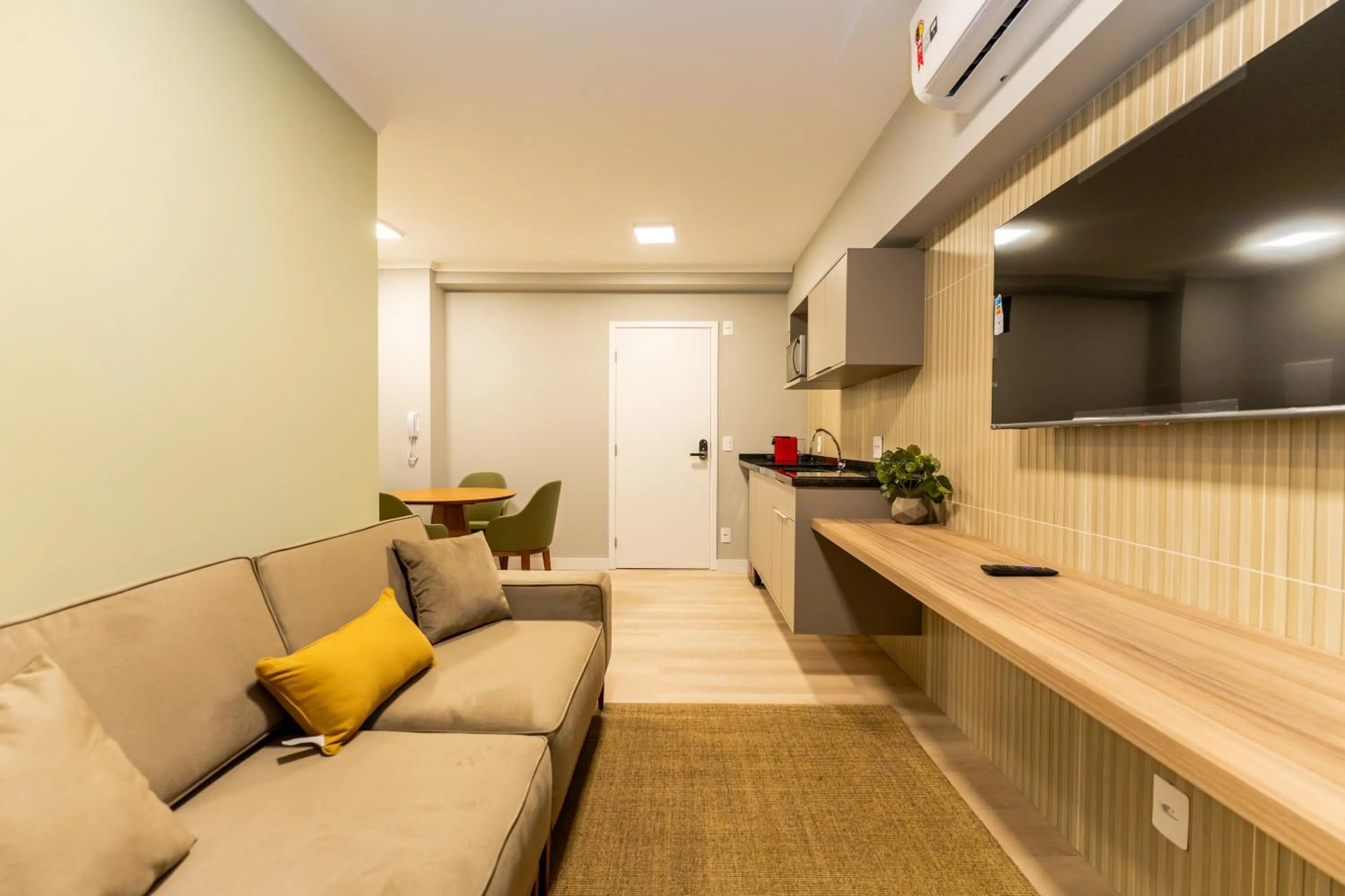 TV and multimedia in Apartamentos Studio Allure Moema - Com café da manhã e Valet opcional, Recepção 24 horas