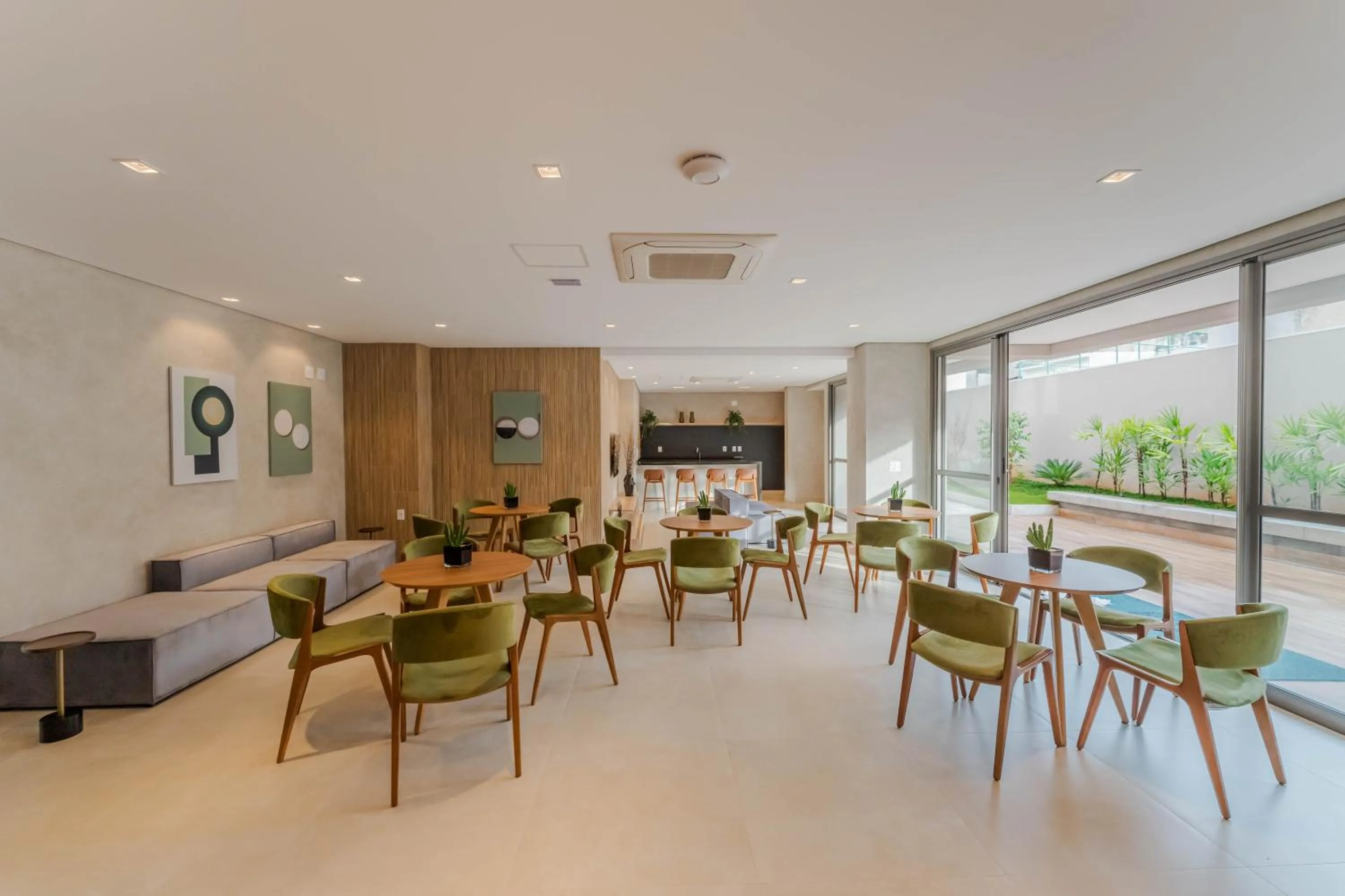 Area and facilities in Apartamentos Studio Allure Moema - Com café da manhã e Valet opcional, Recepção 24 horas