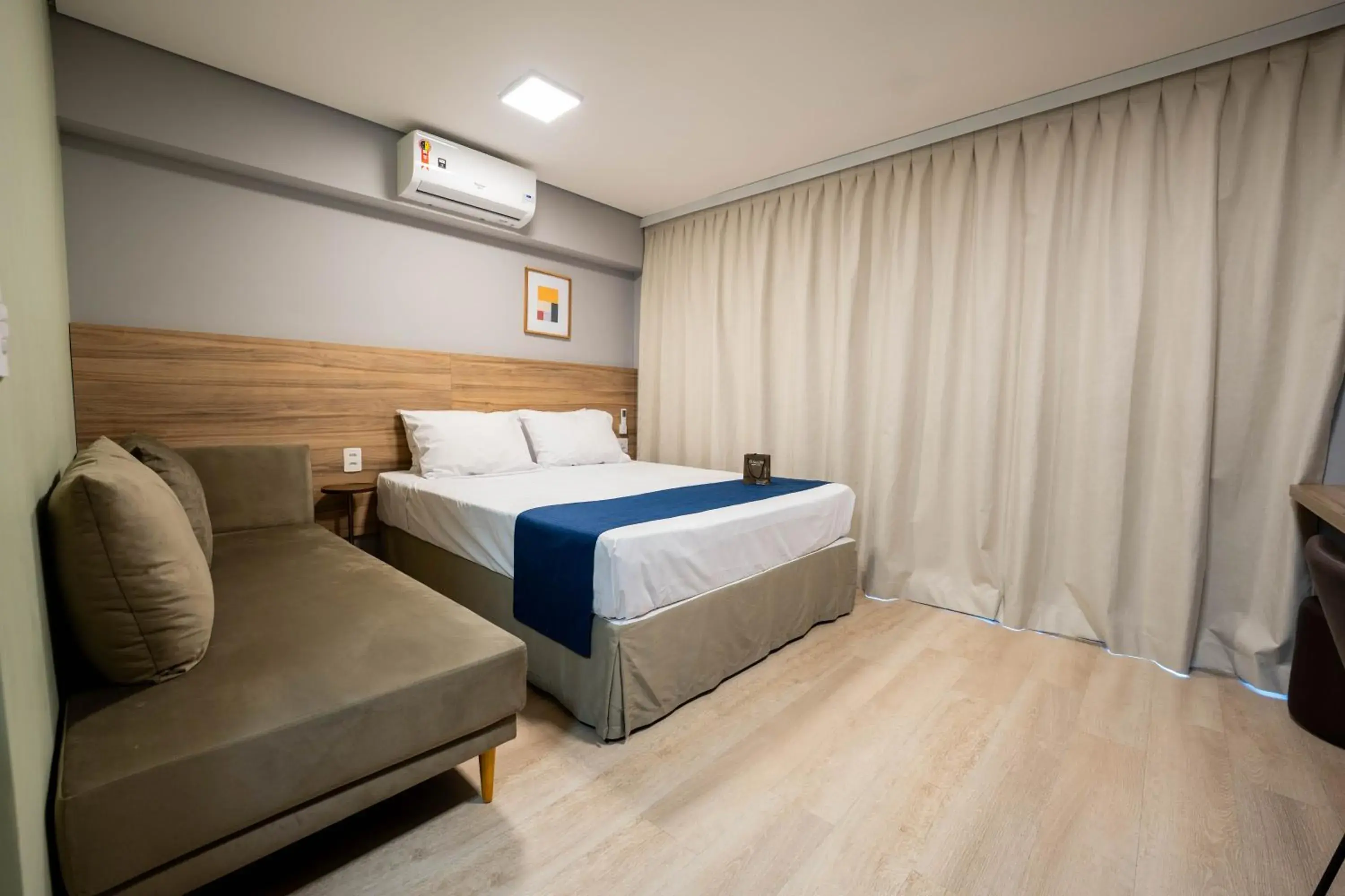 Deluxe Queen Studio - single occupancy in Apartamentos Studio Allure Moema - Com café da manhã e Valet opcional, Recepção 24 horas Deluxe Queen Studio - single occupancy in Apartamentos Studio Allure Moema - Com café da manhã e Valet opcional, Recepção 24 horas