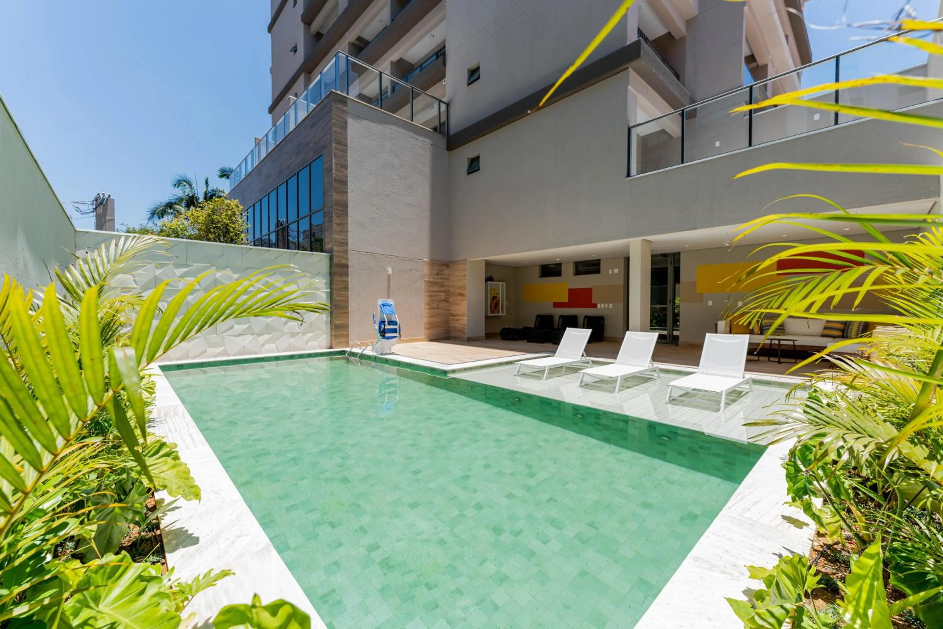 Swimming pool in Apartamentos Studio Allure Moema - Com café da manhã e Valet opcional, Recepção 24 horas