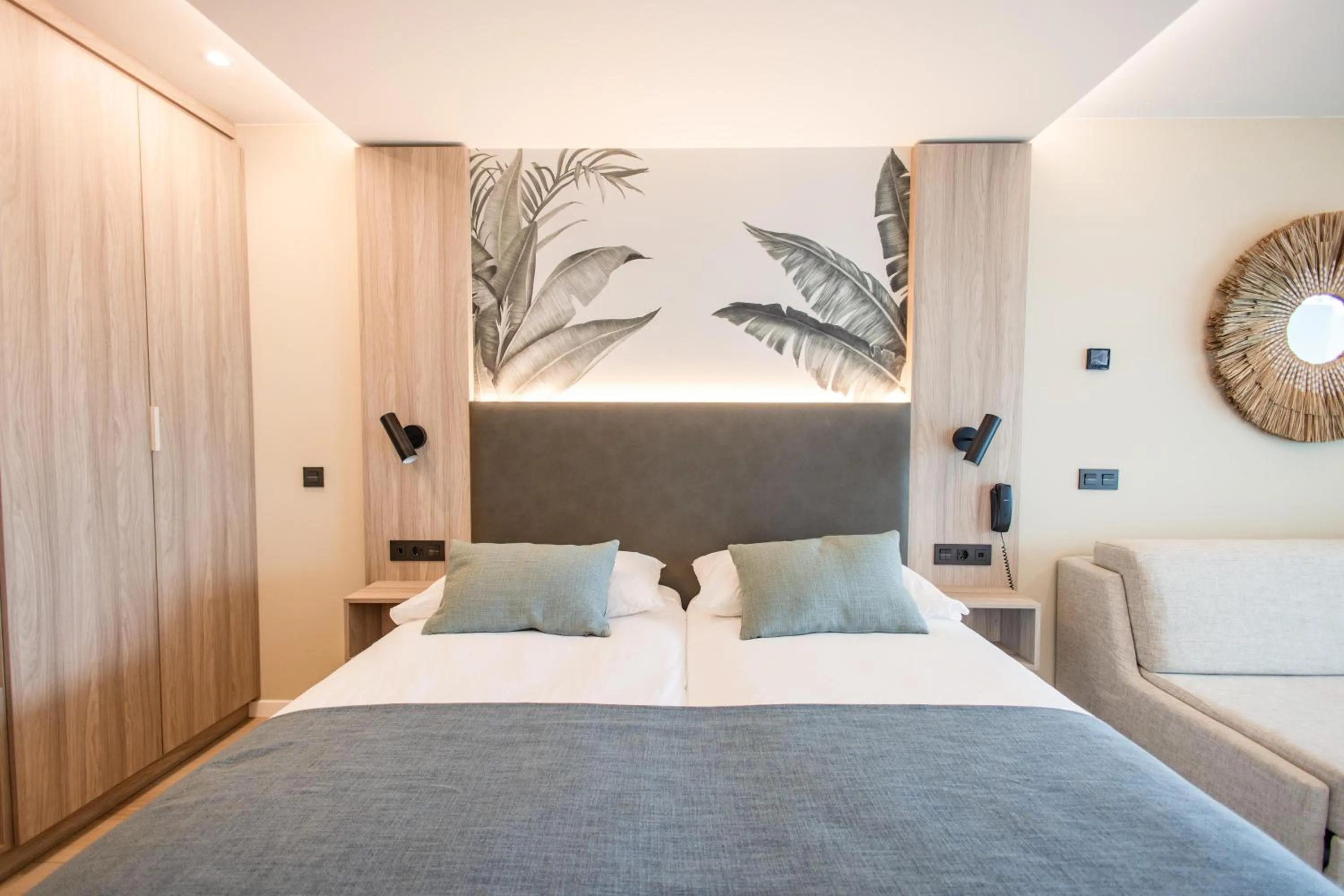 Photo of the whole room, Bed in Servatur Puerto Azul