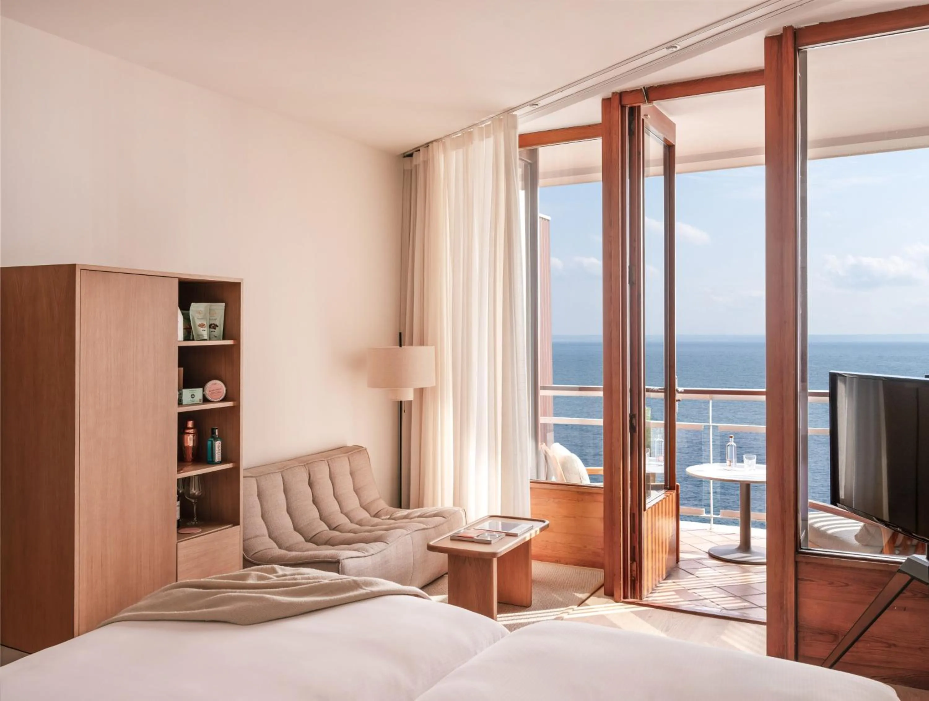 Living room, Bed in Hotel de Mar Gran Meliá - Adults Only - The Leading Hotels of the World