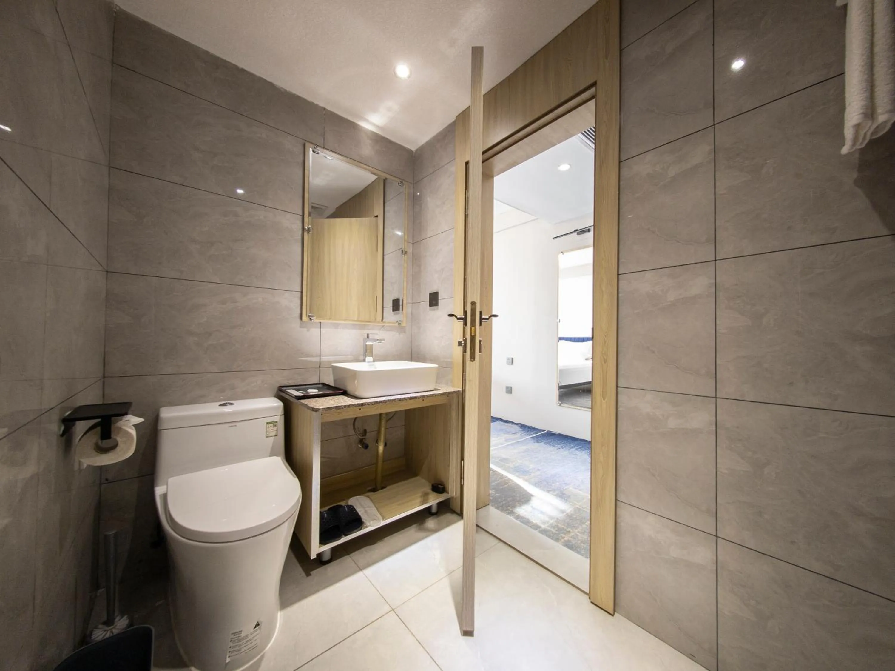 Shower in Andijon International Hotel