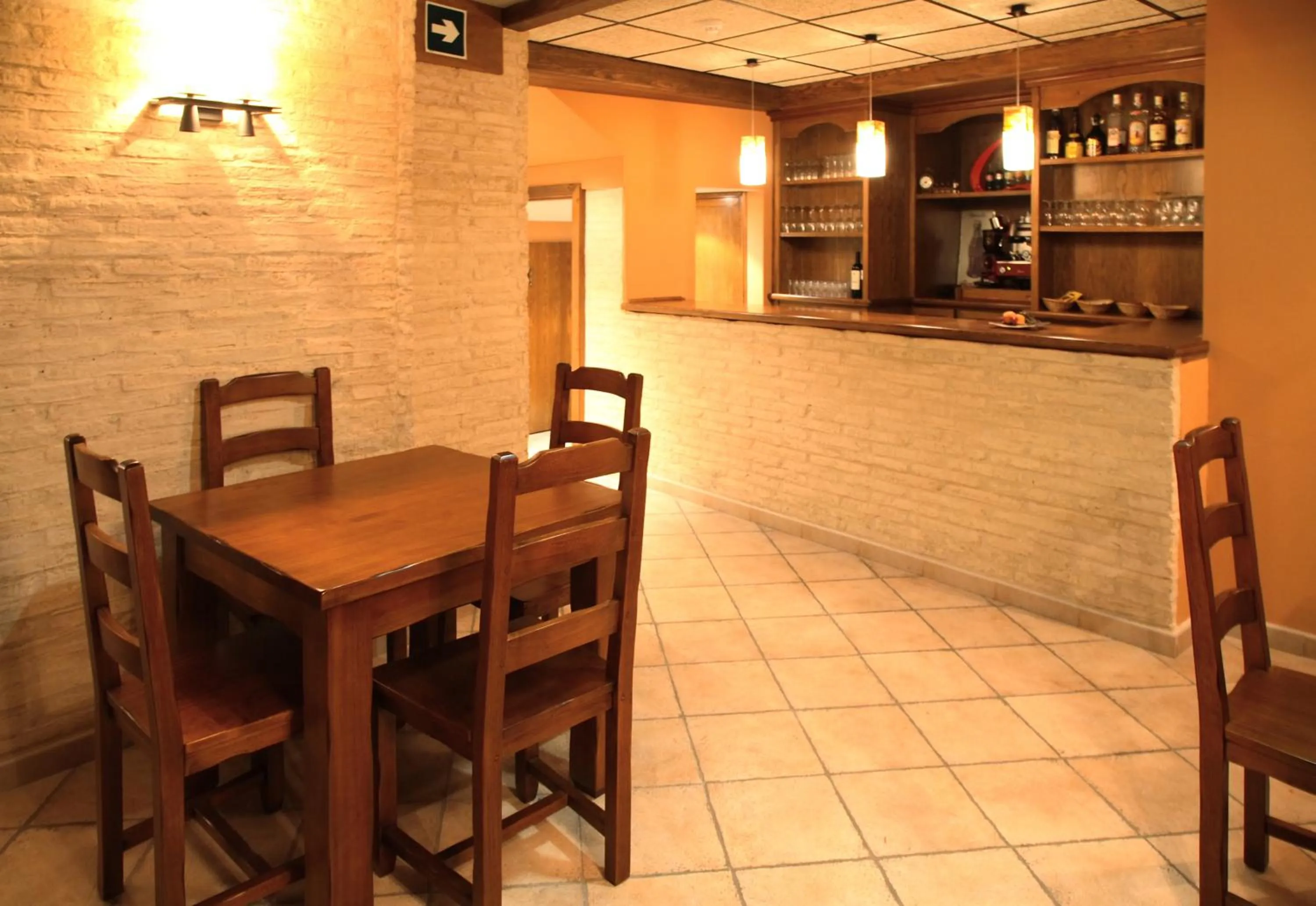 Restaurant/places to eat in Hotel Hispania