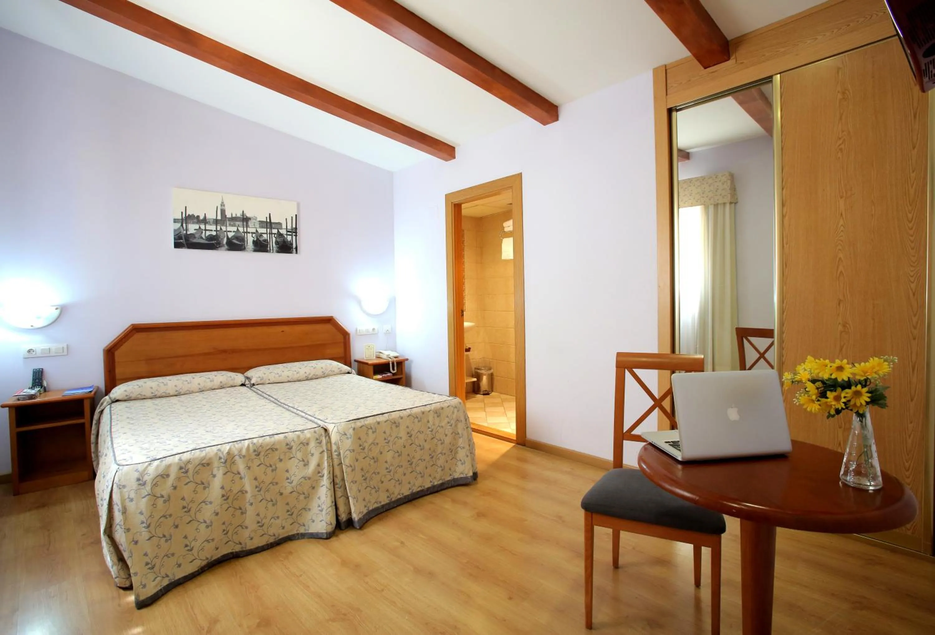 Photo of the whole room, Bed in Hotel Hispania