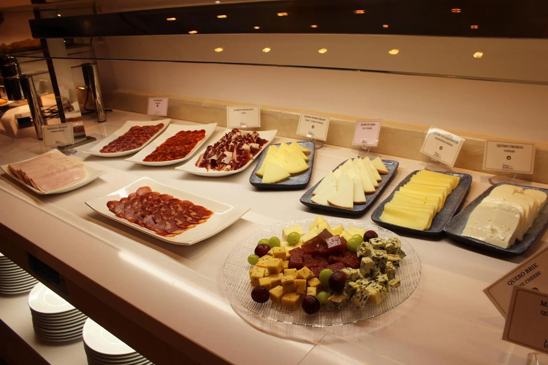 Restaurant/places to eat in Hotel Villamadrid