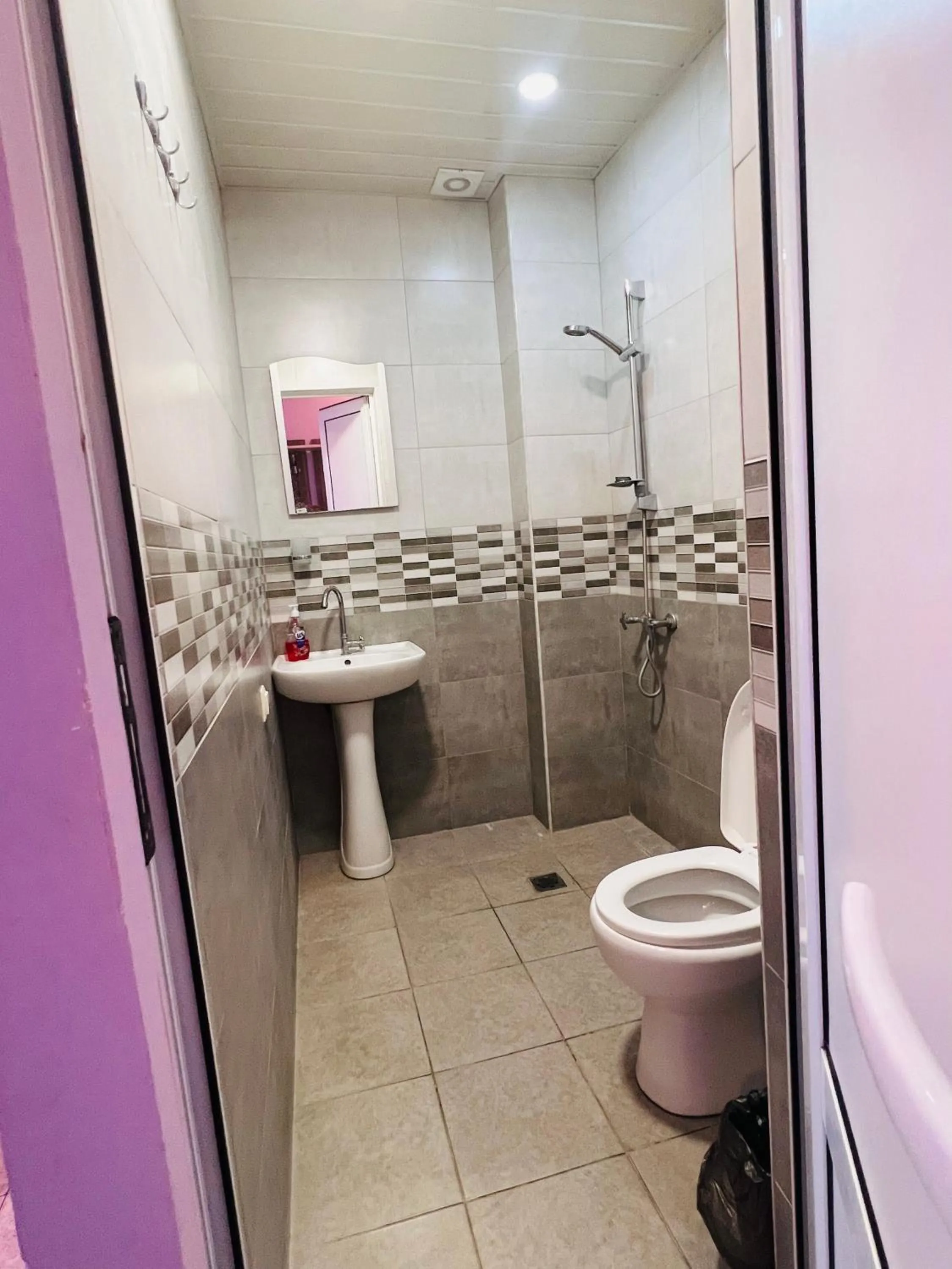 Shower in MarNar Hotel