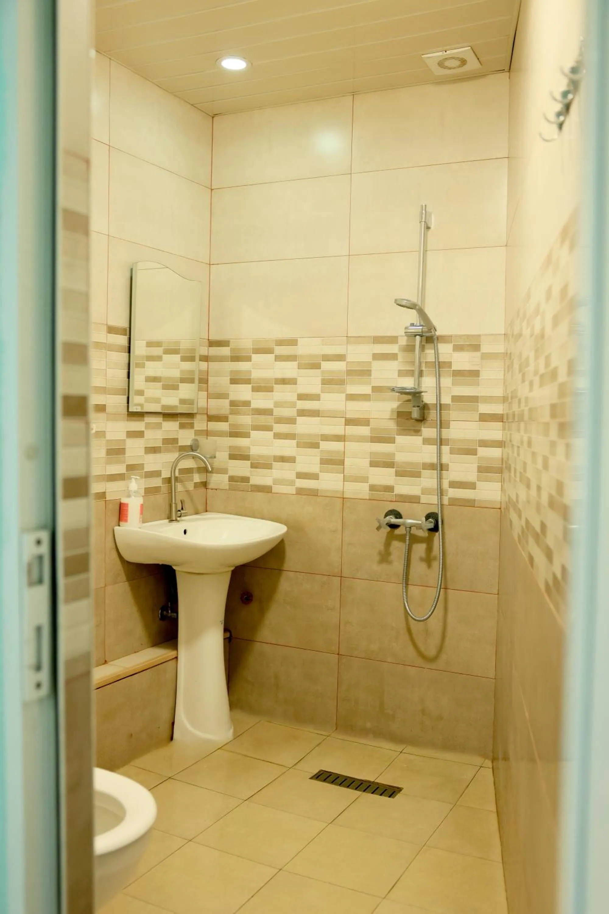 Shower in MarNar Hotel