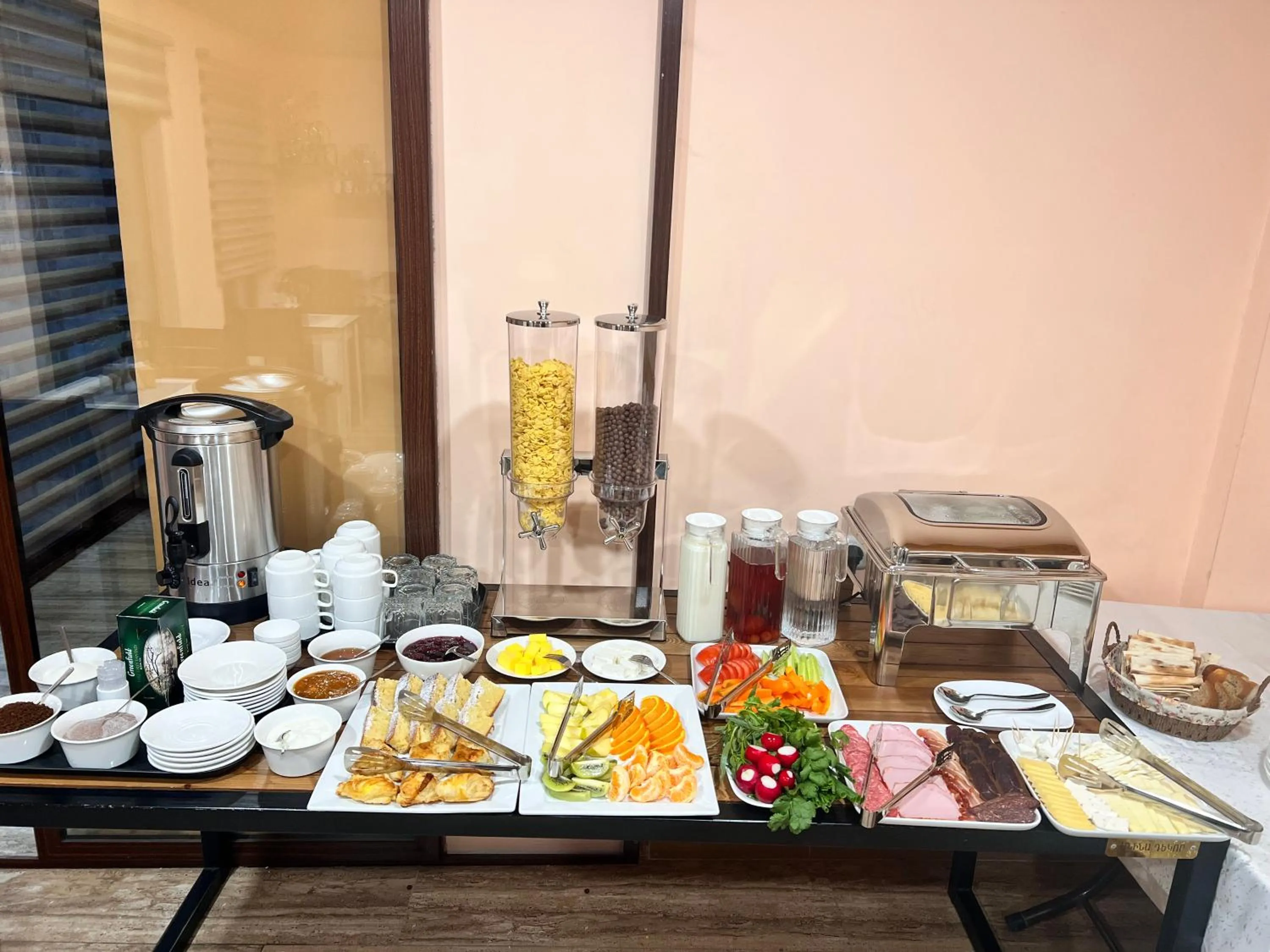 Coffee/tea facilities in MarNar Hotel