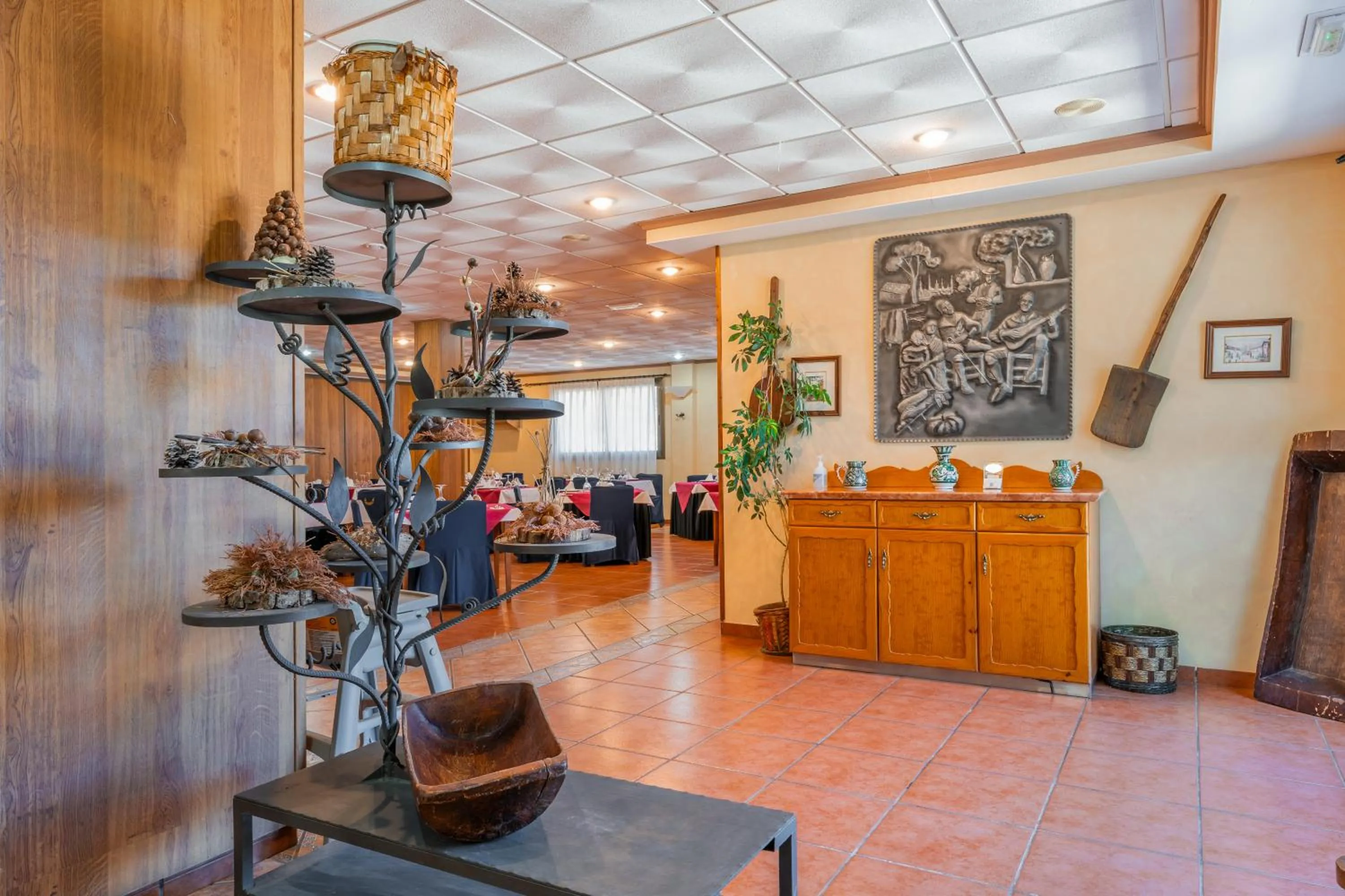 Restaurant/places to eat in Hotel Mora