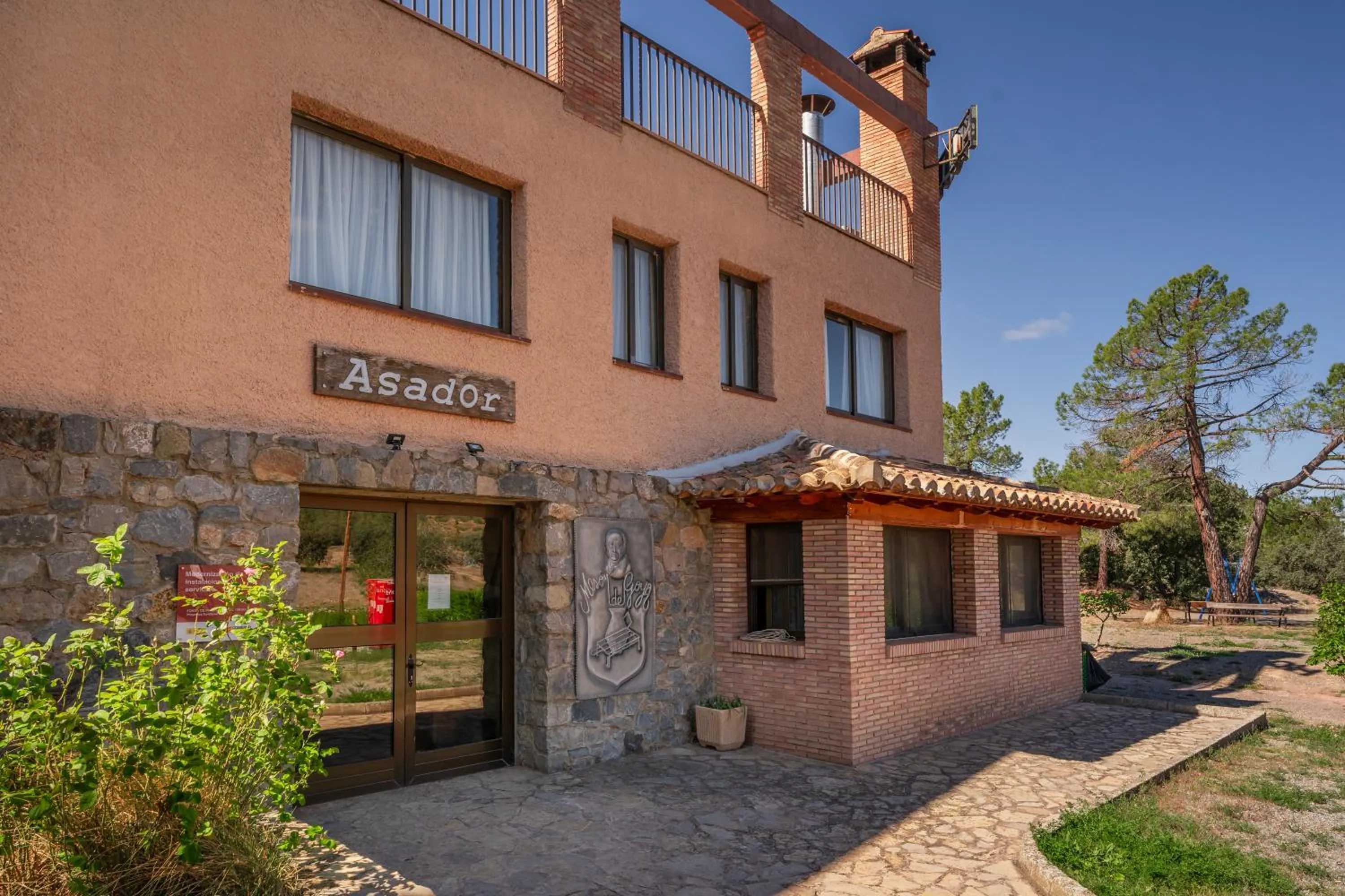 Restaurant/places to eat in Hotel Mora