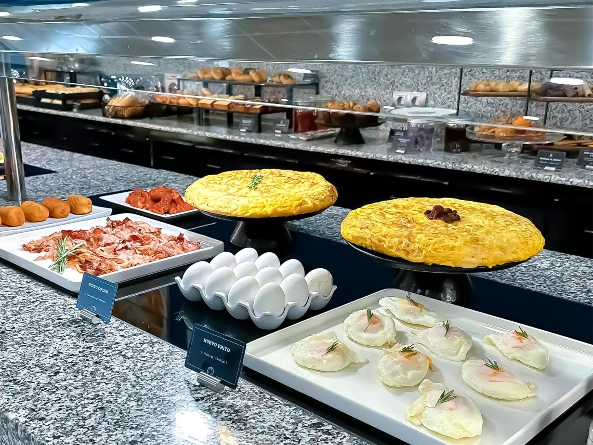 Buffet breakfast in Hotel Ciudad de Alcañiz