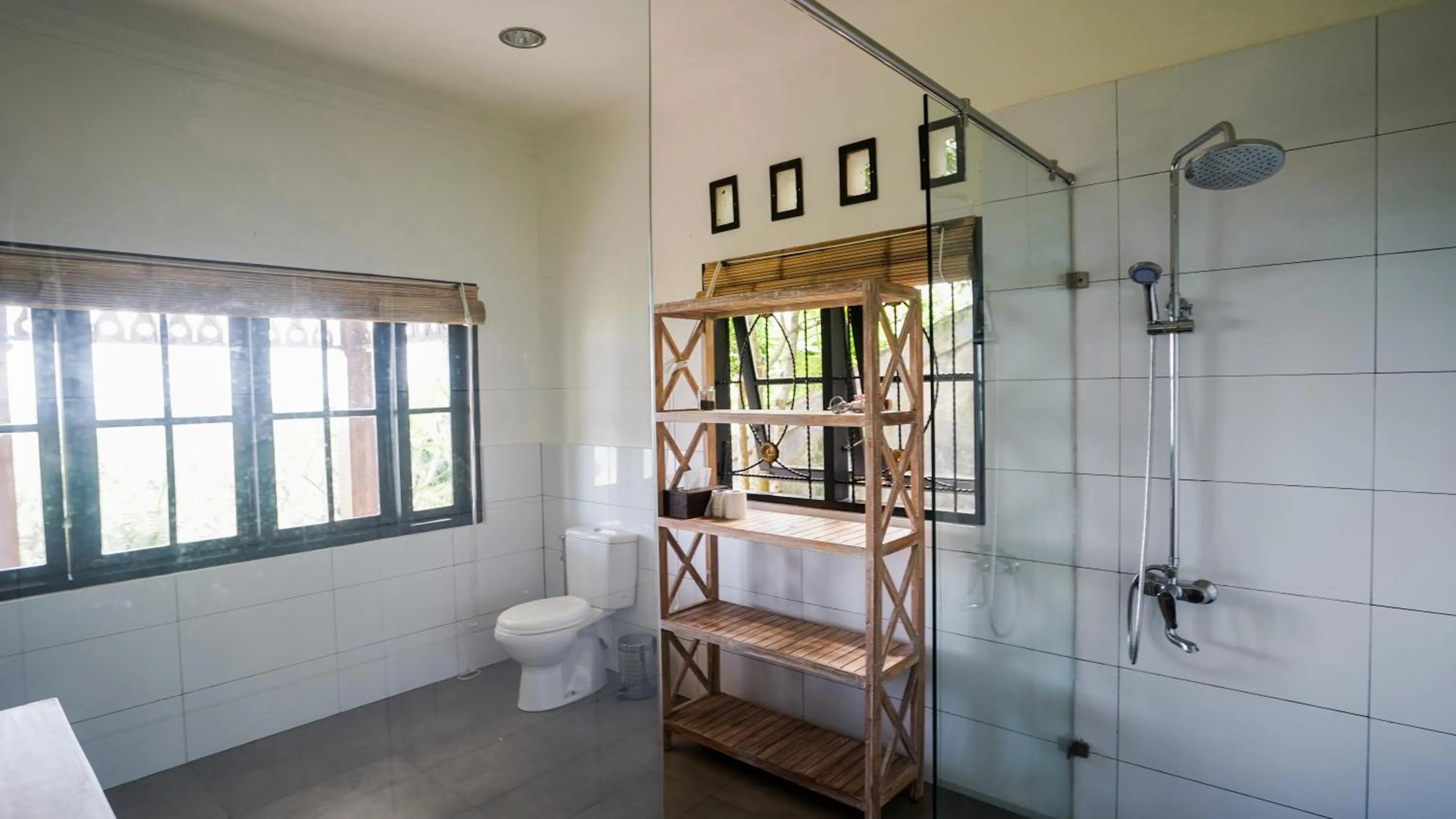 Bathroom in The Lavana Villa Lombok Sunset