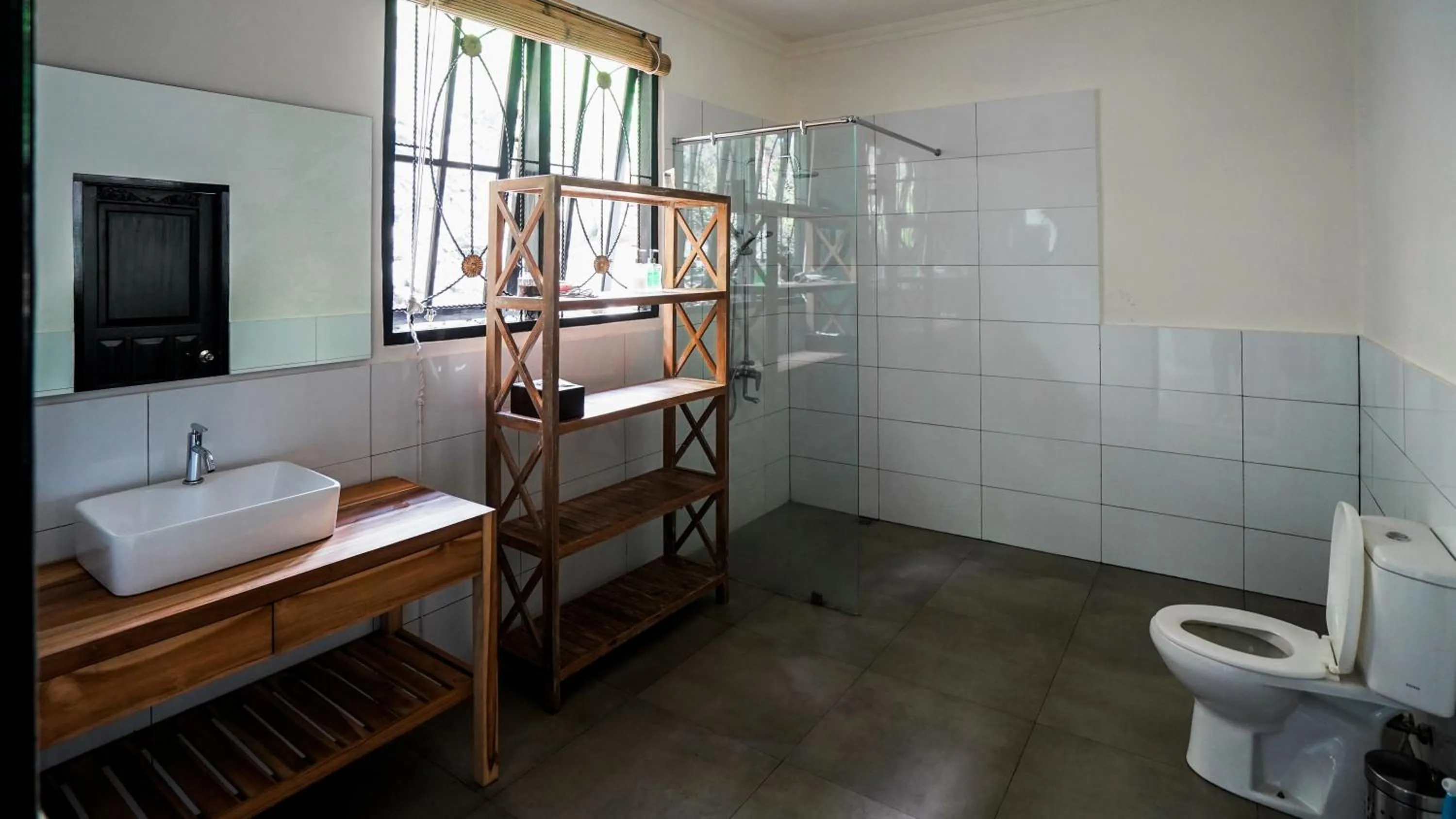 Bathroom in The Lavana Villa Lombok Sunset