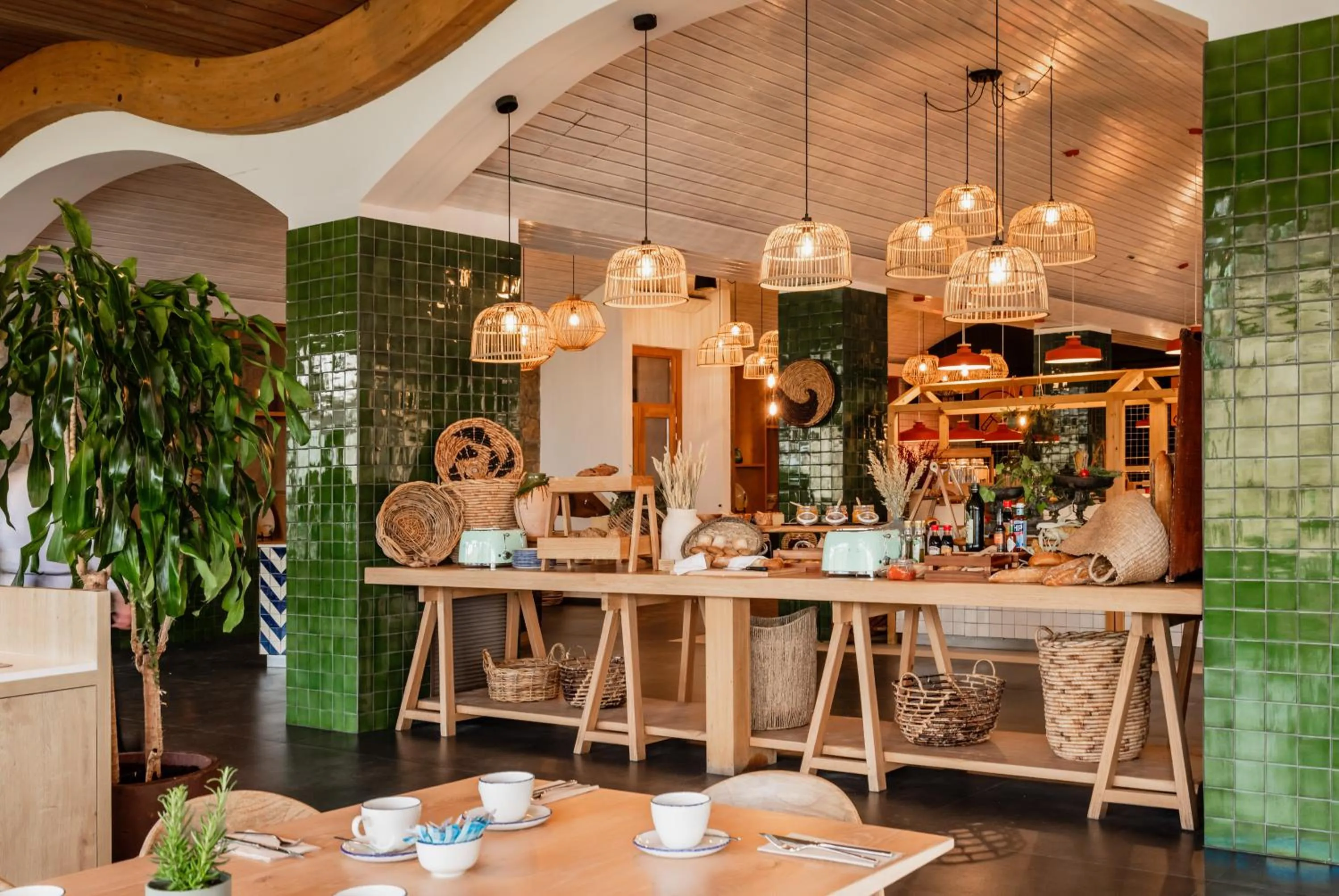 Restaurant/Places to Eat in Pola Giverola Resort