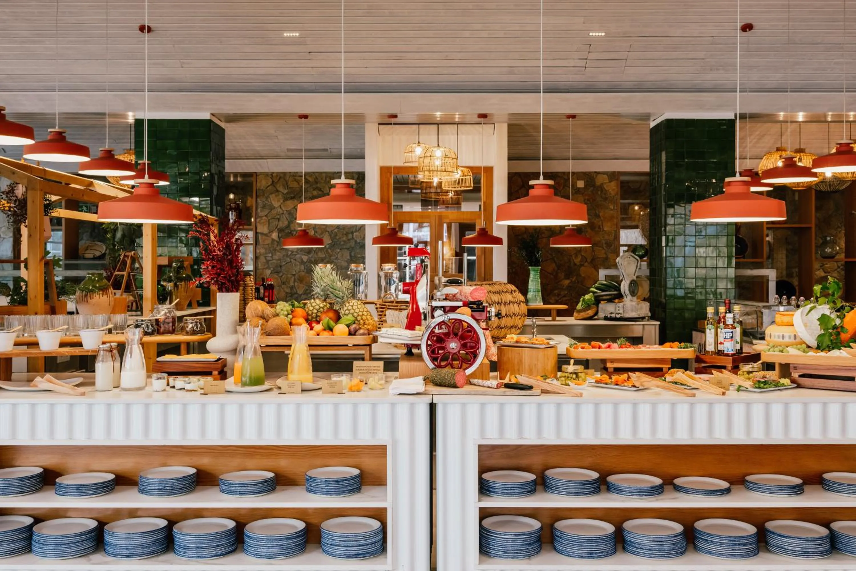 Restaurant/Places to Eat in Pola Giverola Resort