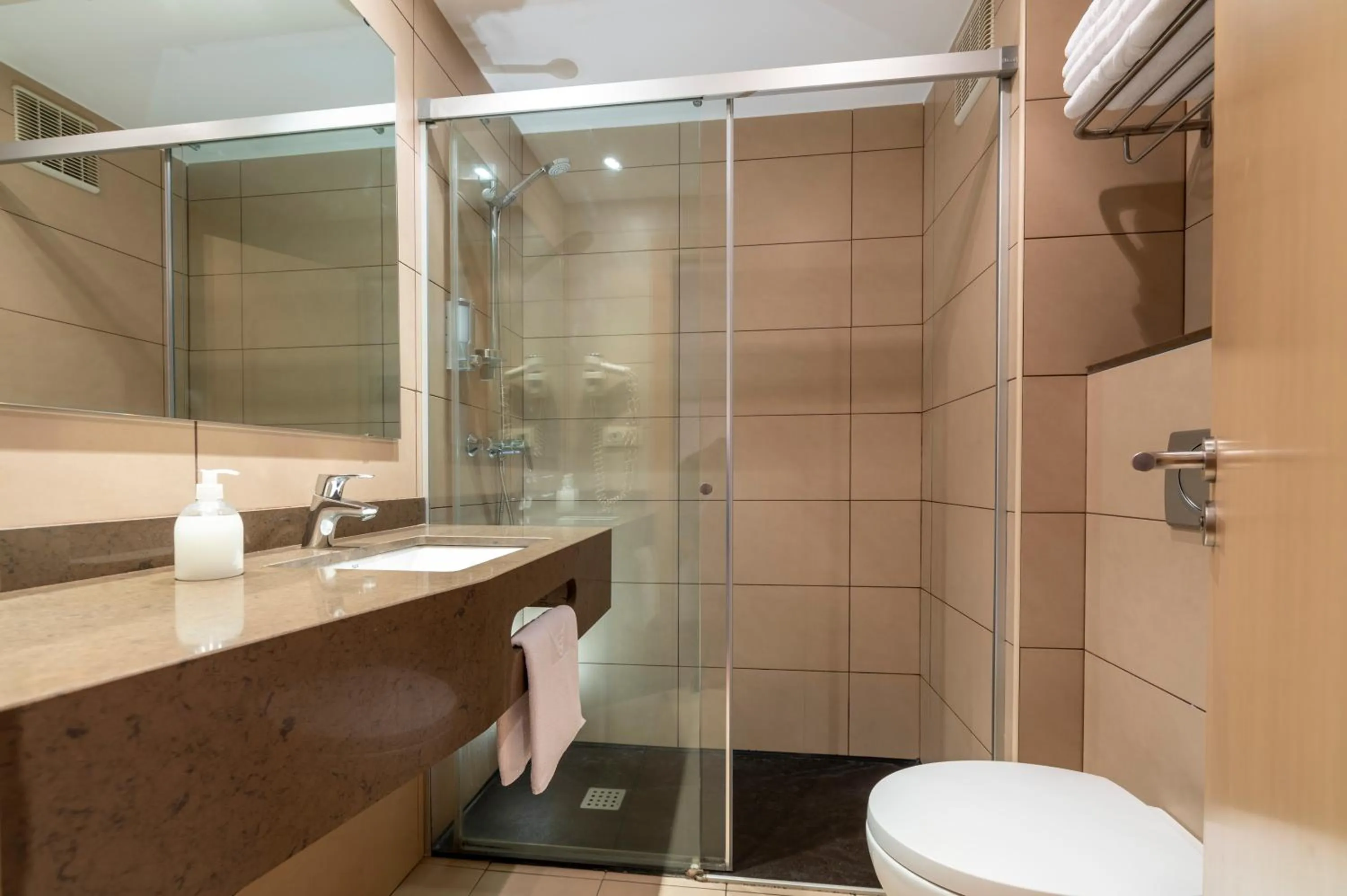 Bathroom in Almirall Apartaments