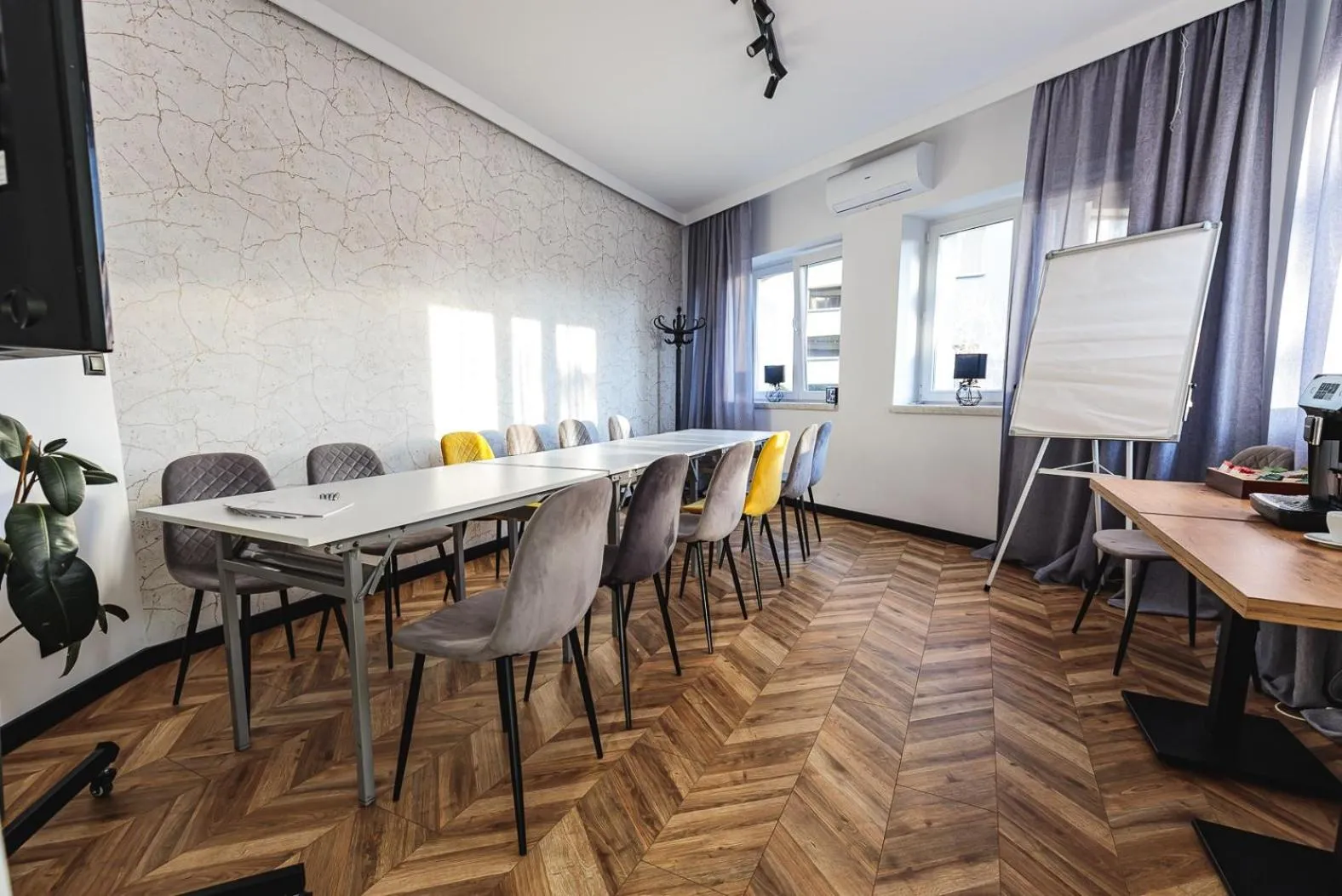 Business facilities in Hotel Akwawit