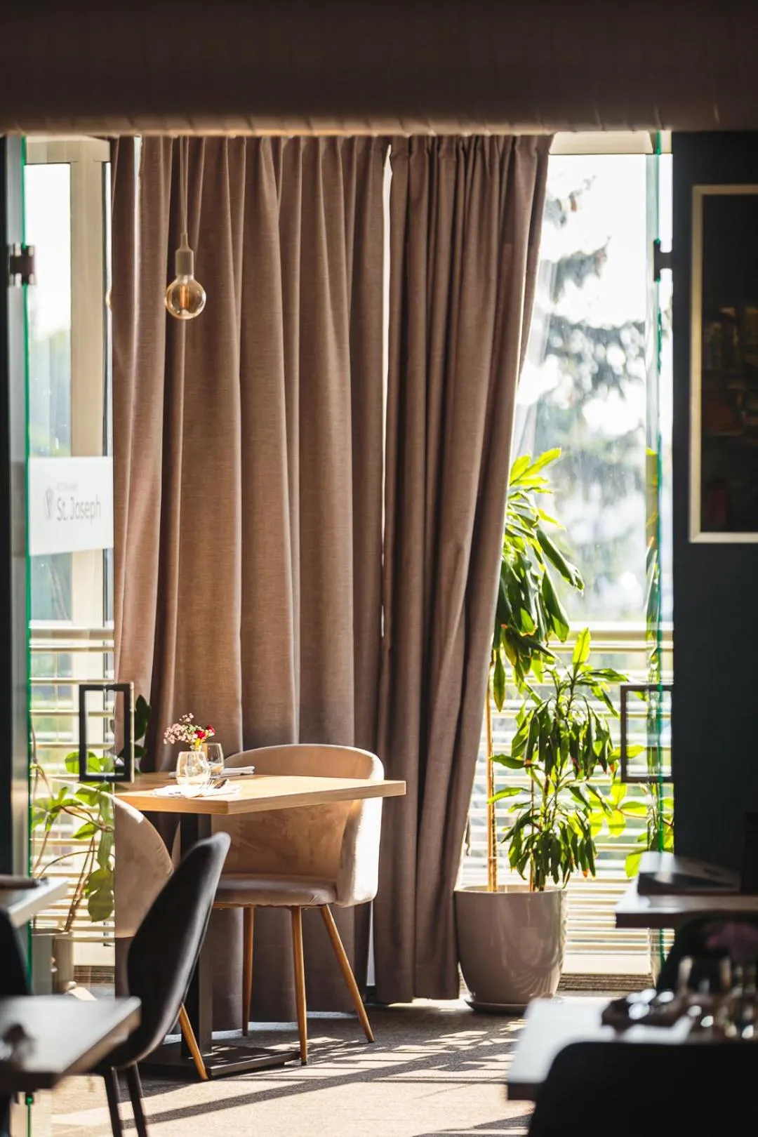 Restaurant/places to eat in Hotel Akwawit