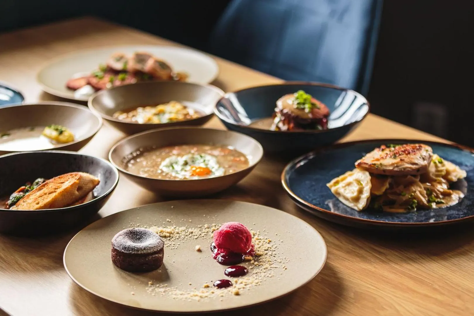 Restaurant/places to eat in Hotel Akwawit