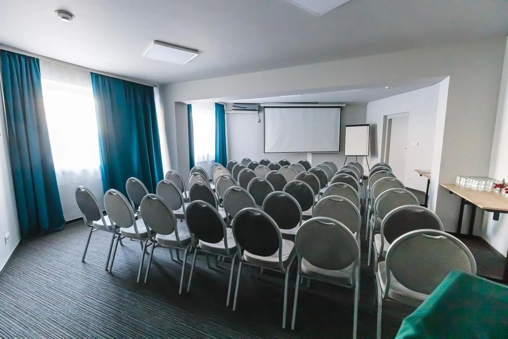 Business facilities in Hotel Akwawit