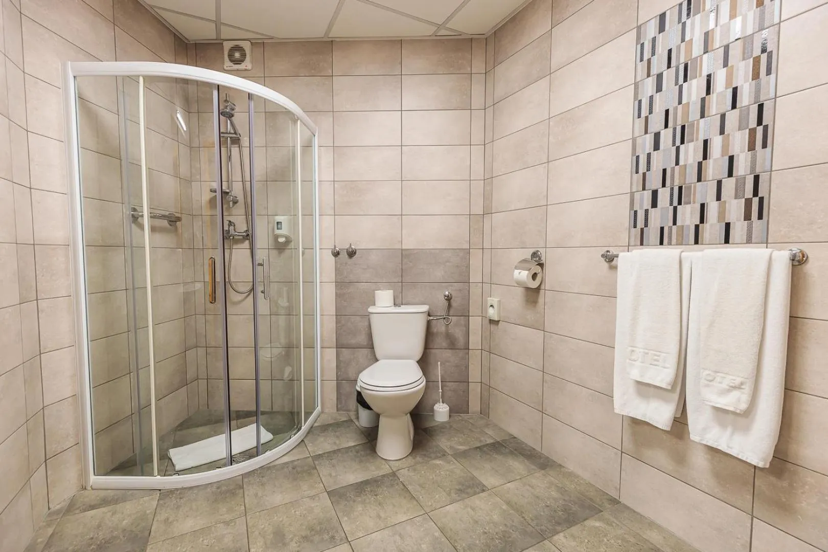 Shower in Hotel Akwawit