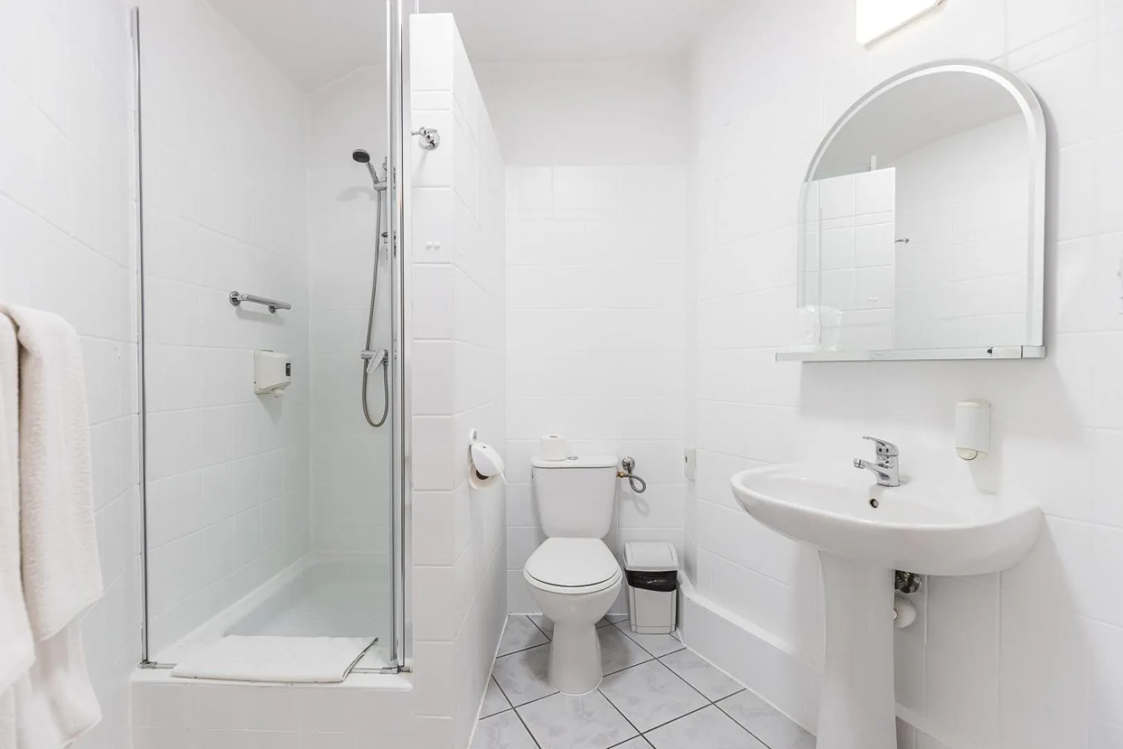 Shower in Hotel Akwawit