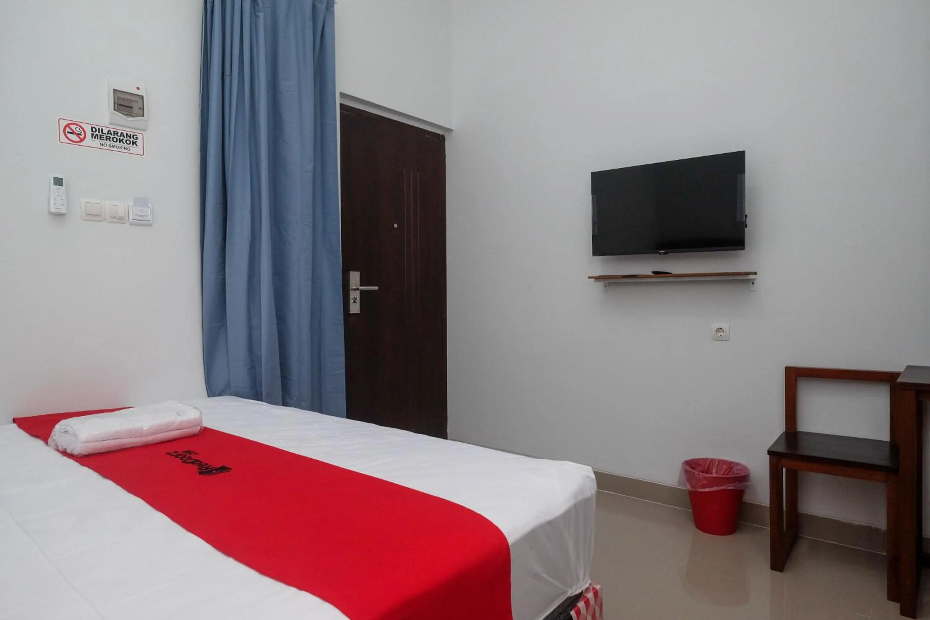 Bedroom, Bed in RedDoorz Plus near Alun Alun Kota Blora