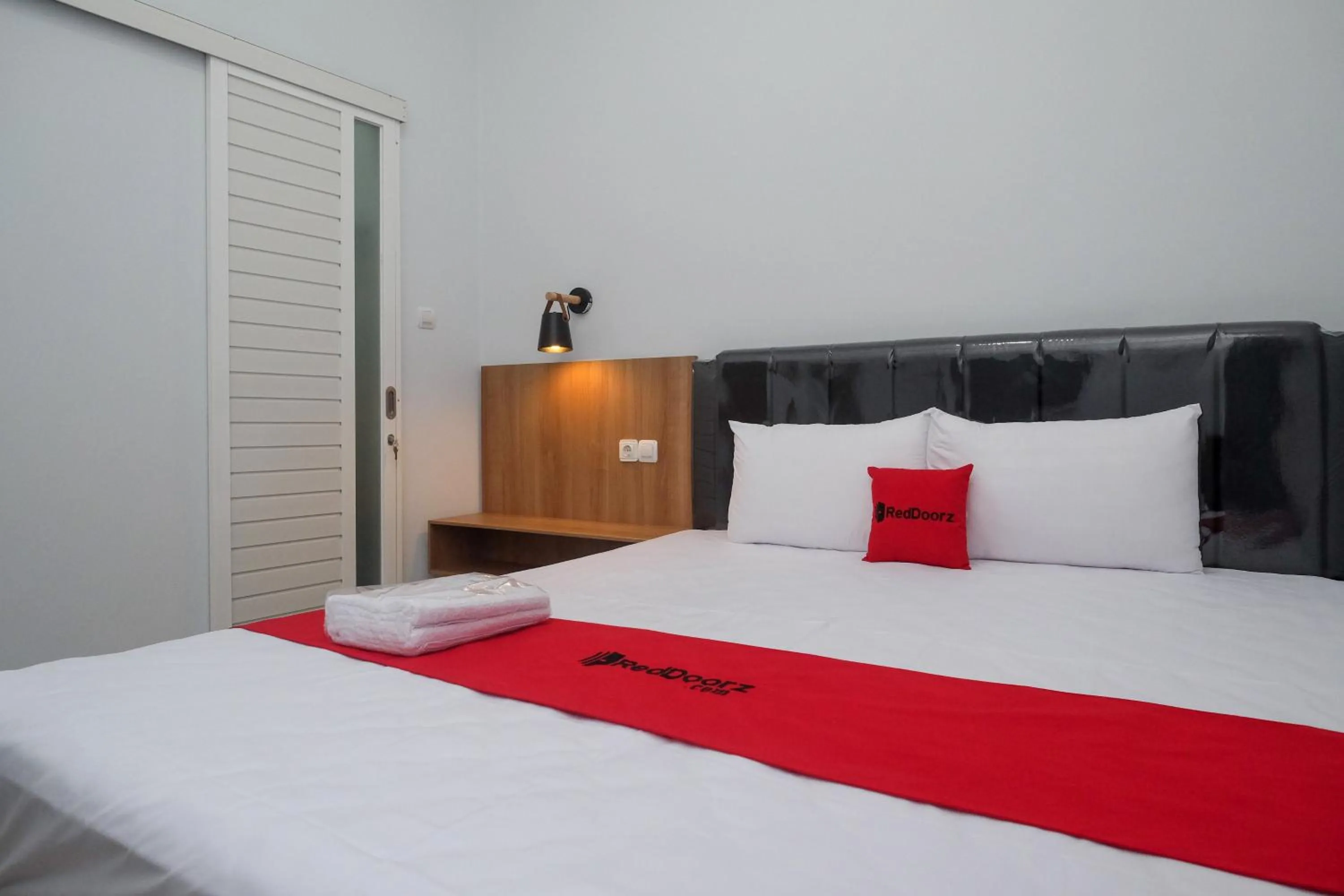 Bedroom, Bed in RedDoorz Plus near Alun Alun Kota Blora
