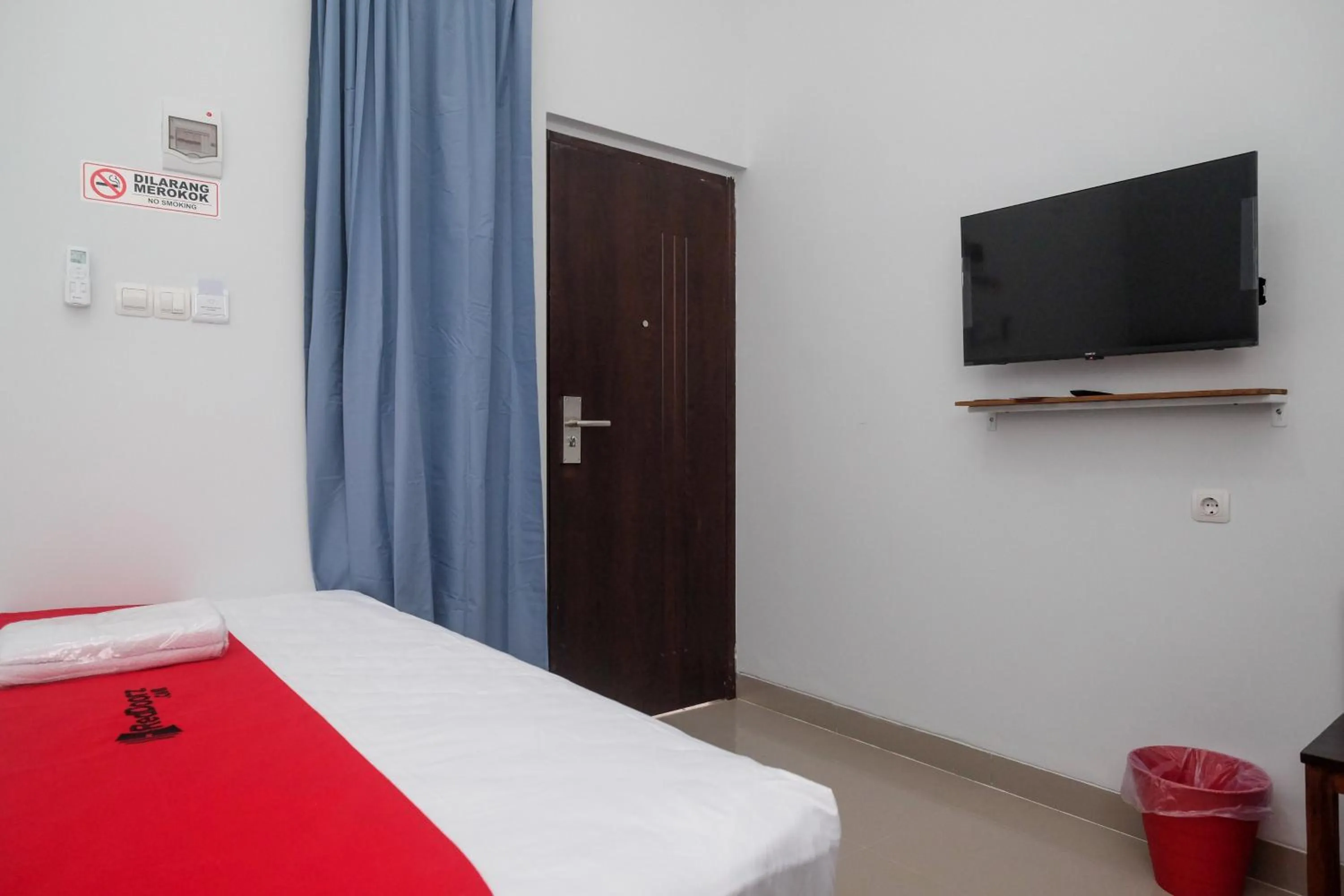 Bedroom, Bed in RedDoorz Plus near Alun Alun Kota Blora