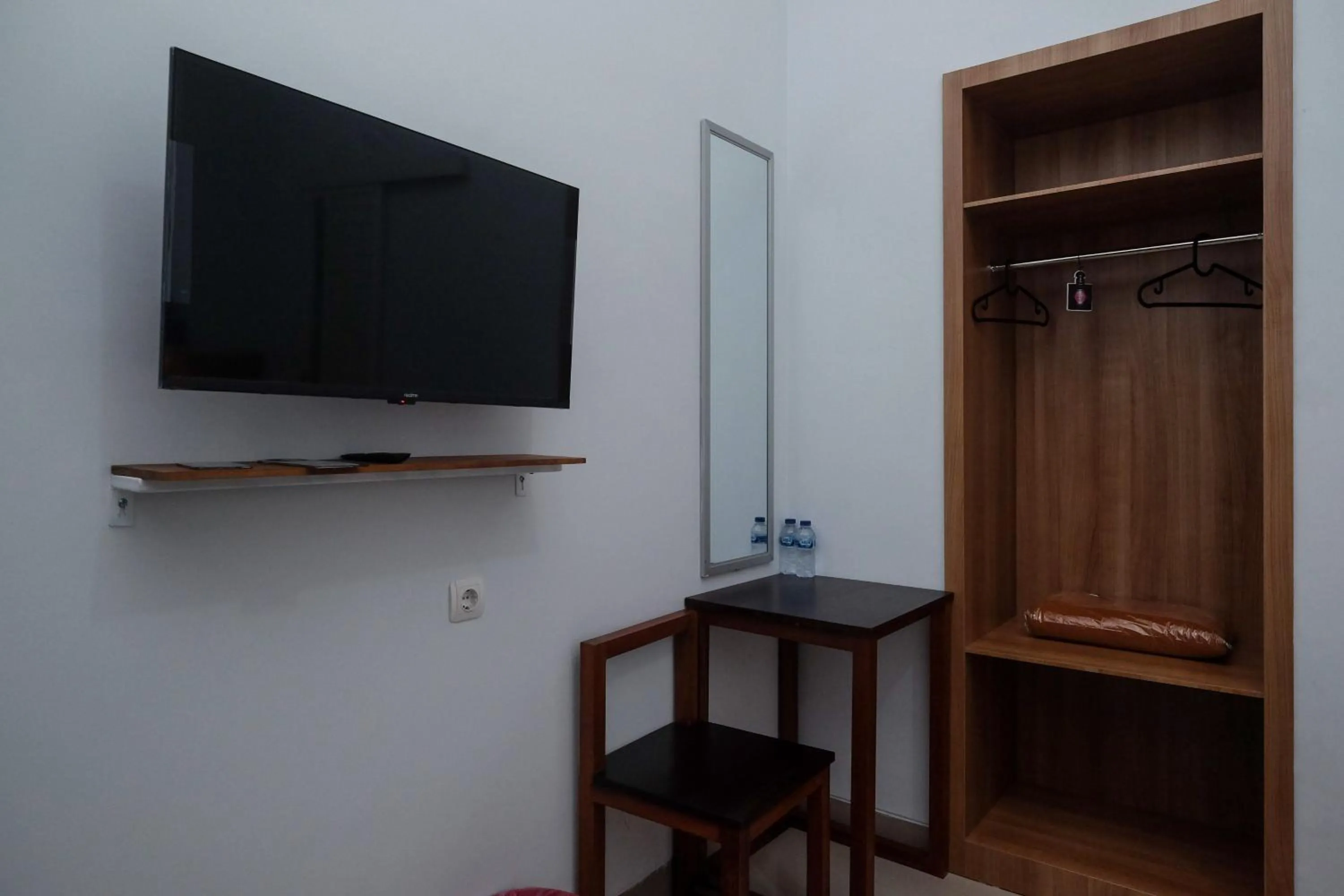 TV and multimedia in RedDoorz Plus near Alun Alun Kota Blora