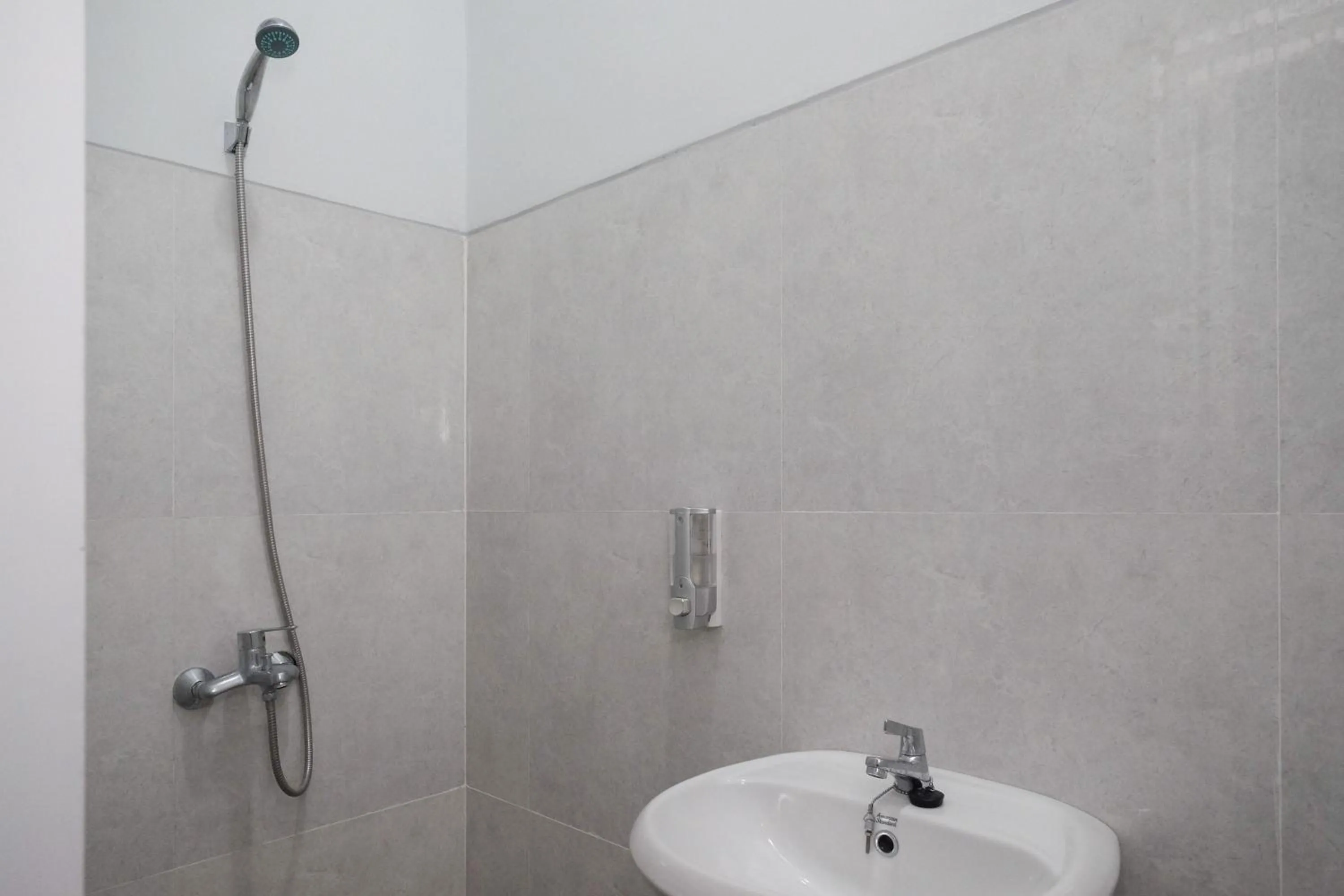 Bathroom in RedDoorz Plus near Alun Alun Kota Blora