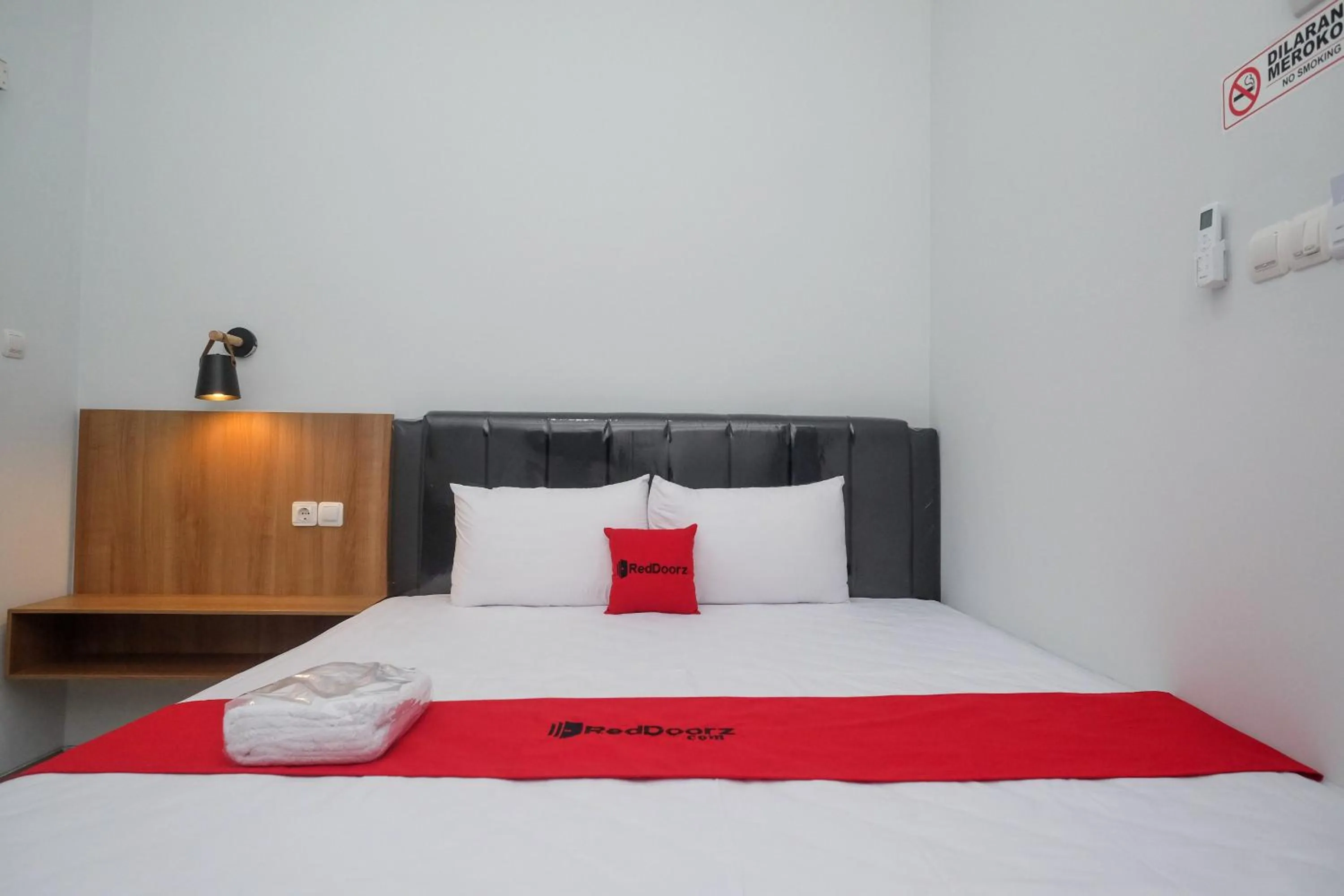 Bedroom, Bed in RedDoorz Plus near Alun Alun Kota Blora