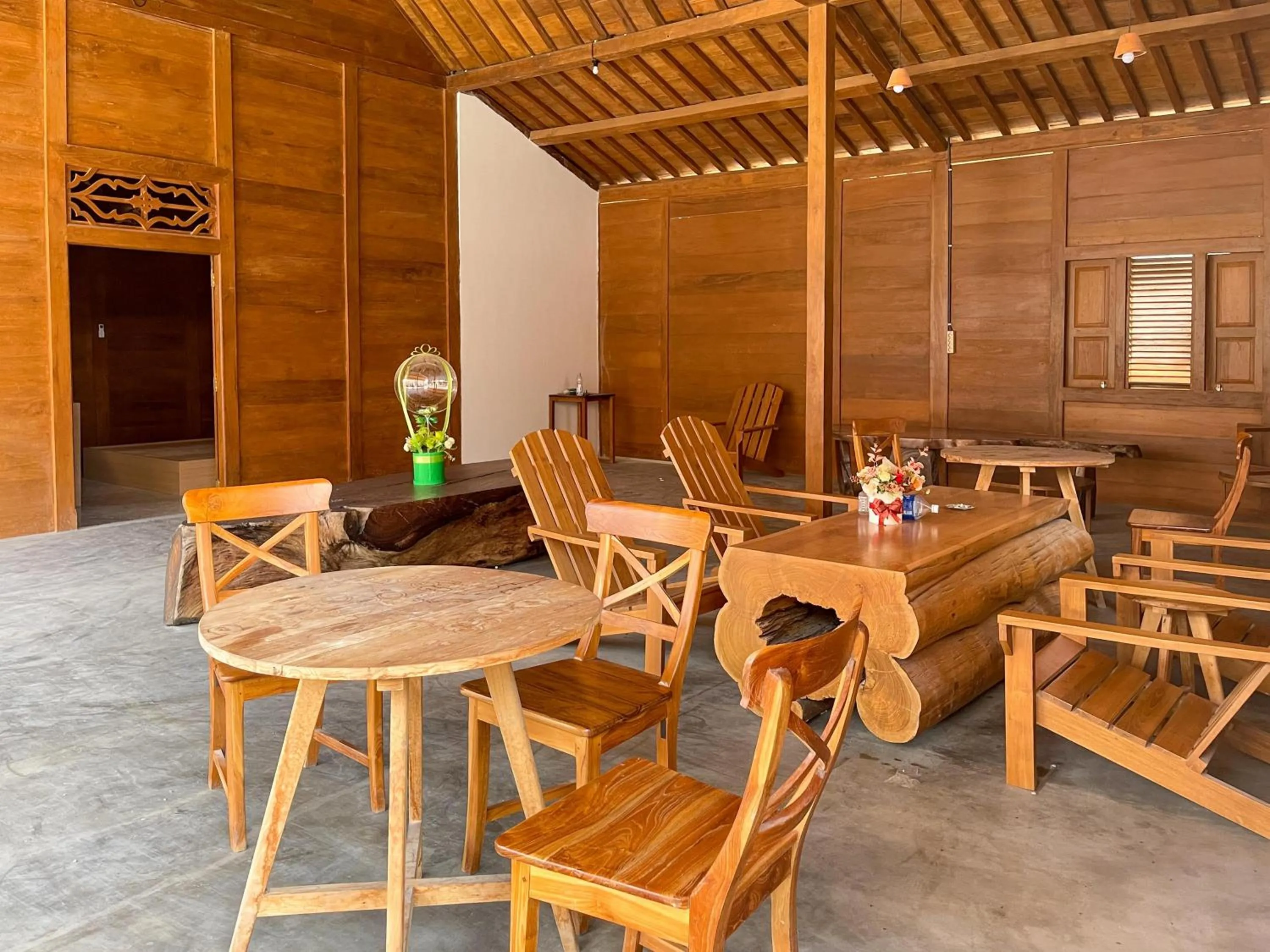 Seating area in RedDoorz Plus near Alun Alun Kota Blora