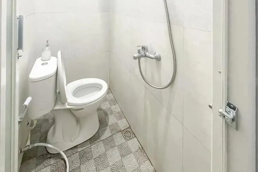 Bathroom in RedDoorz Plus near Alun Alun Kota Blora