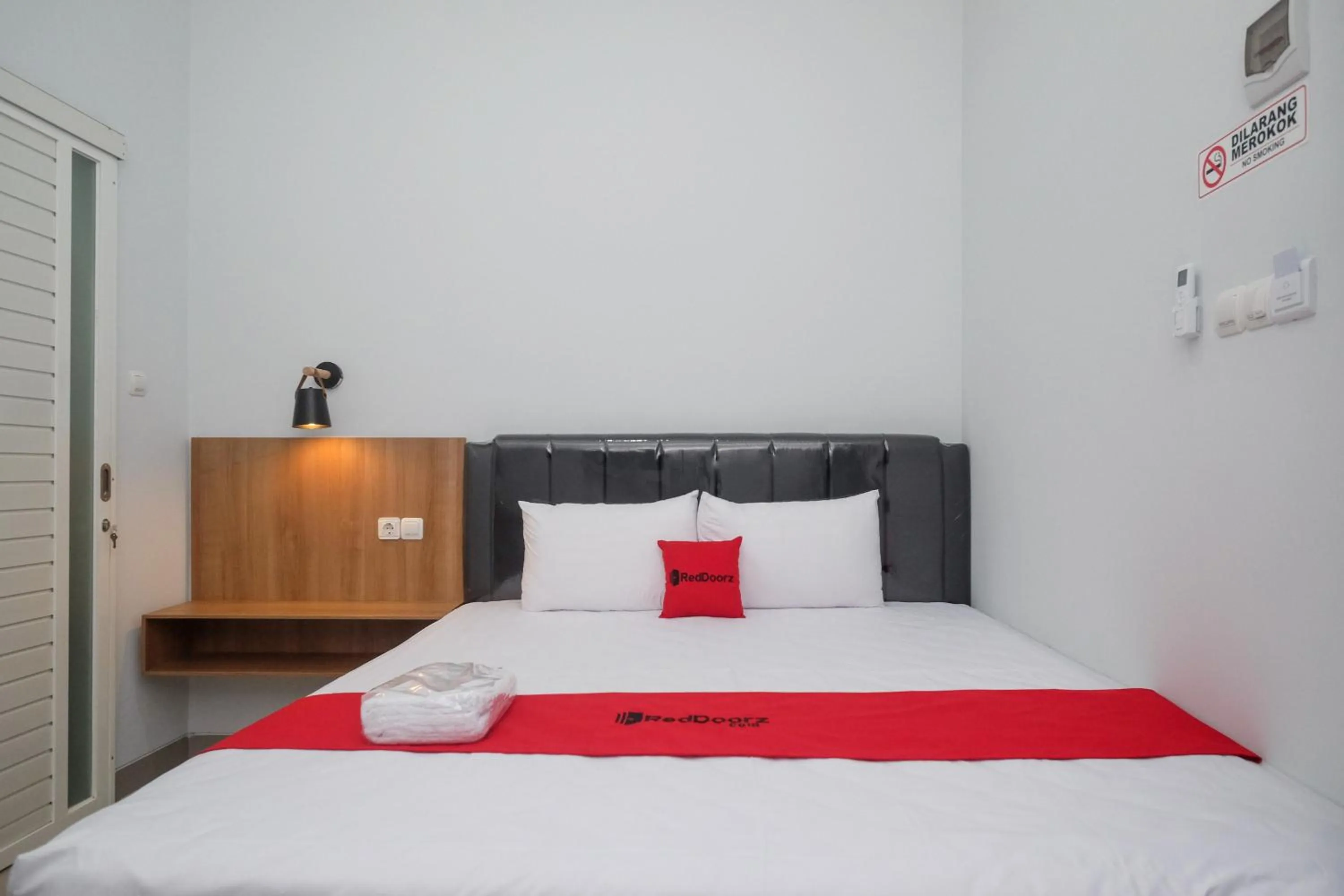 Bedroom, Bed in RedDoorz Plus near Alun Alun Kota Blora