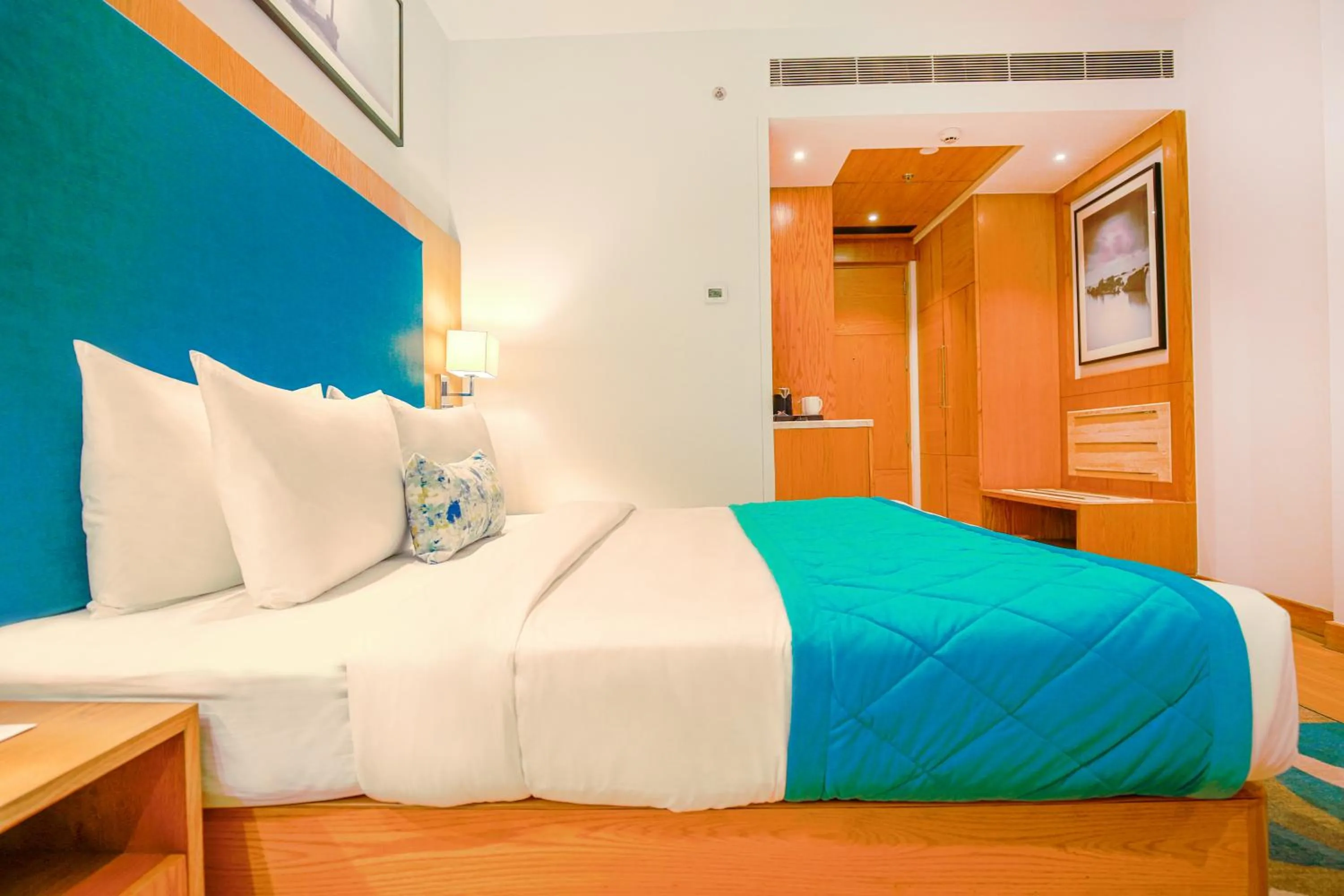 Bed in Best Western Plus Chandigarh Mohali