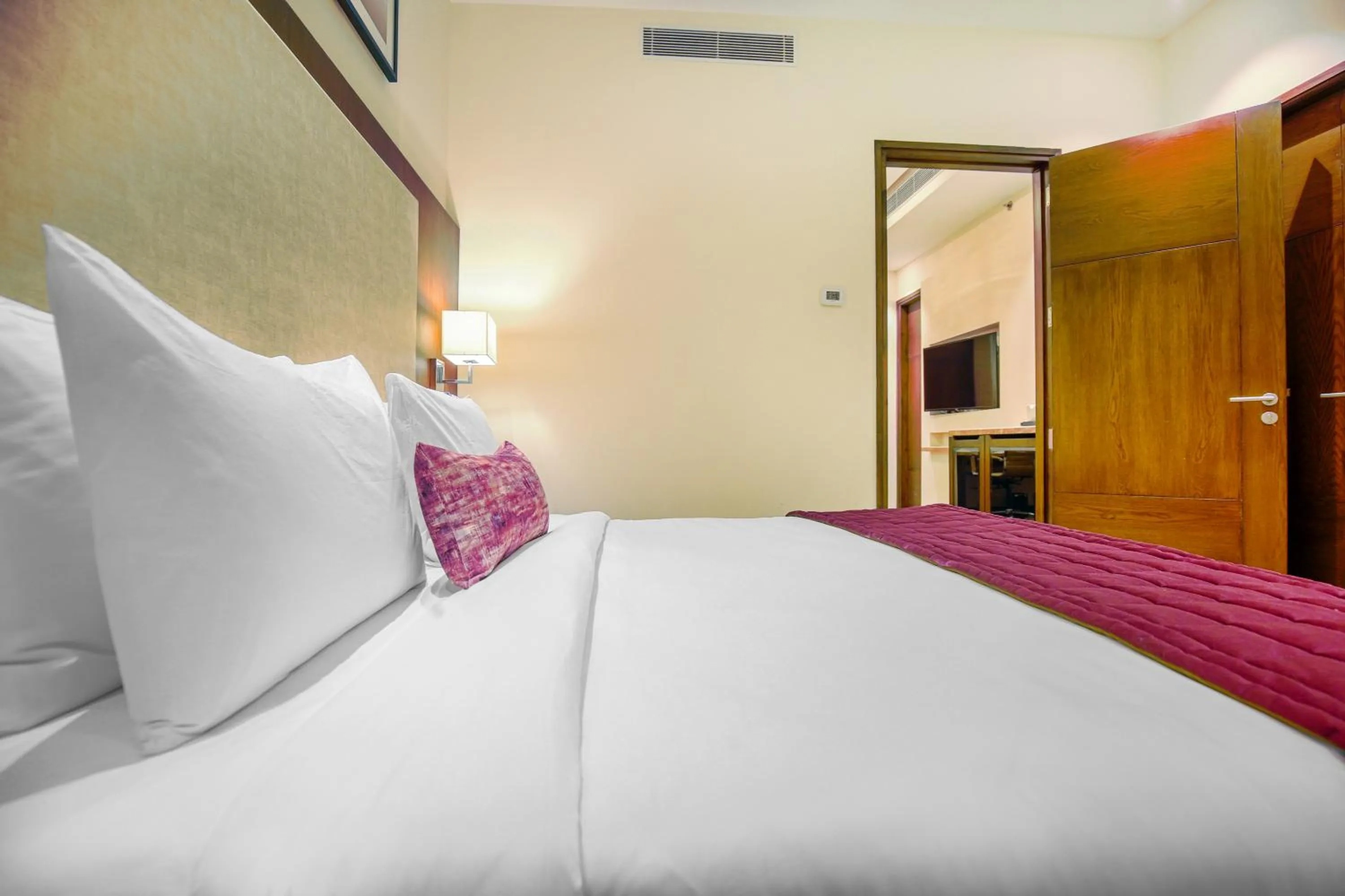 Bed in Best Western Plus Chandigarh Mohali