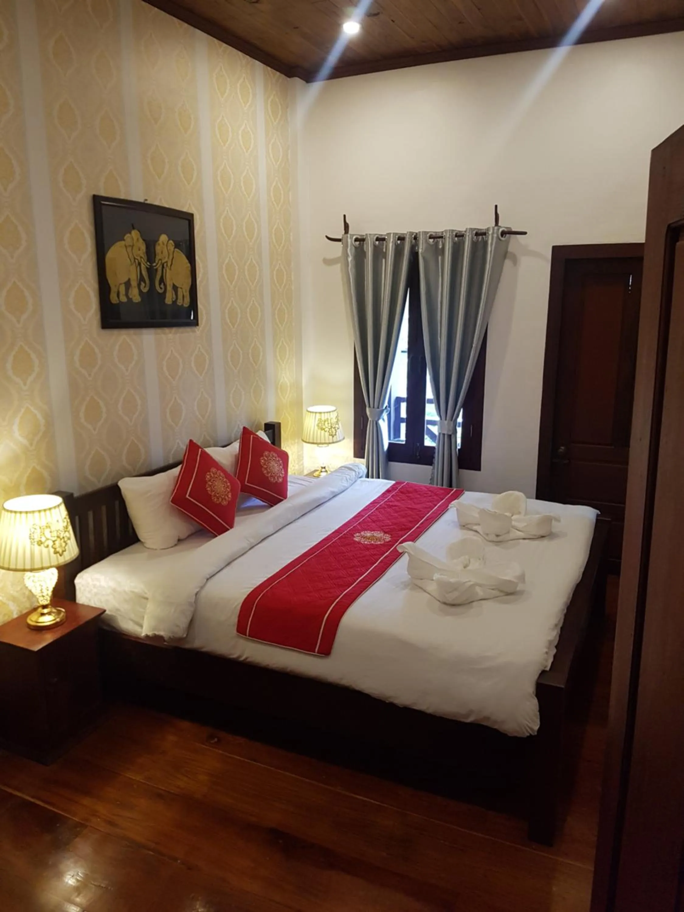 Bed in Luang Prabang Pangkham Lodge