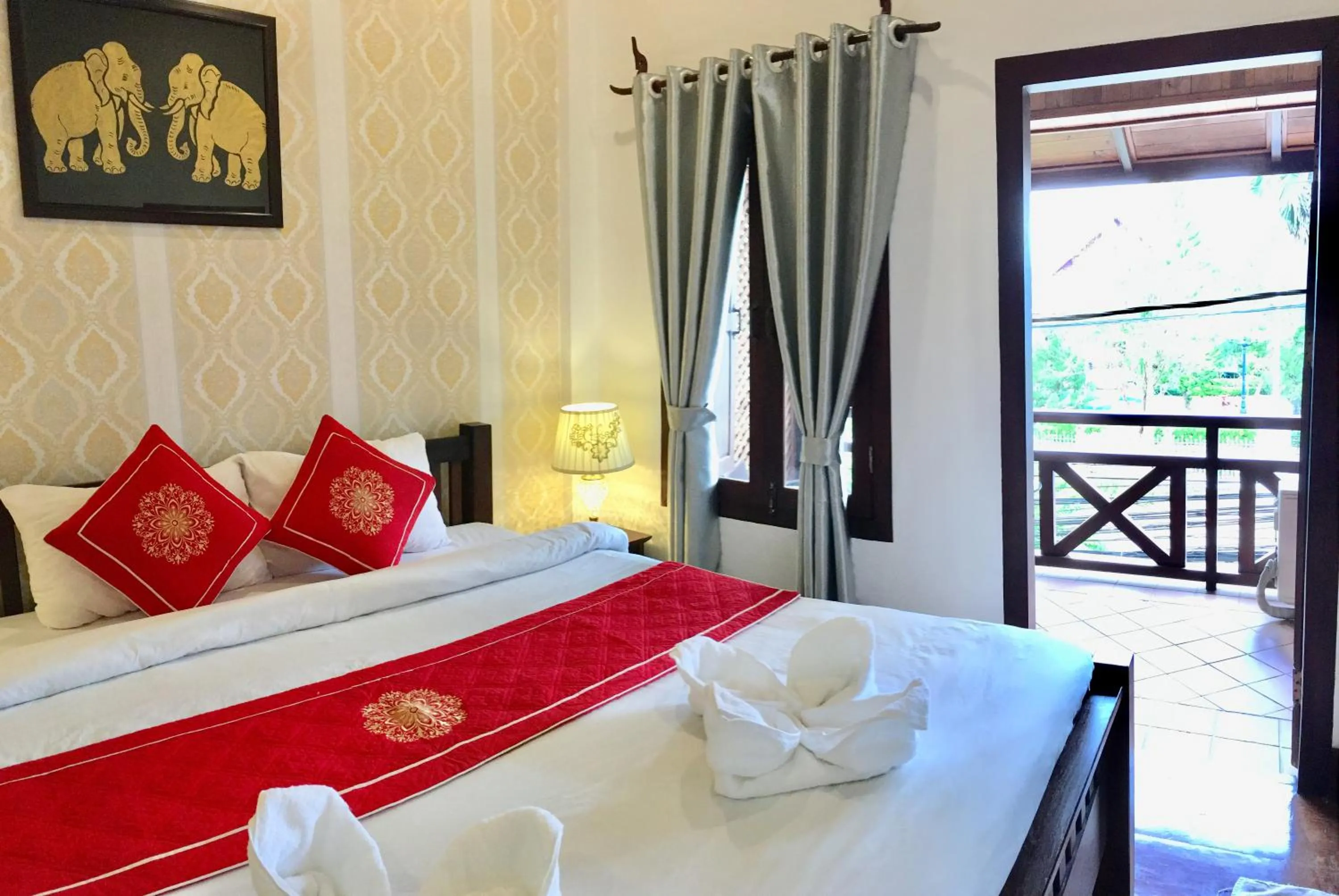 Bed in Luang Prabang Pangkham Lodge