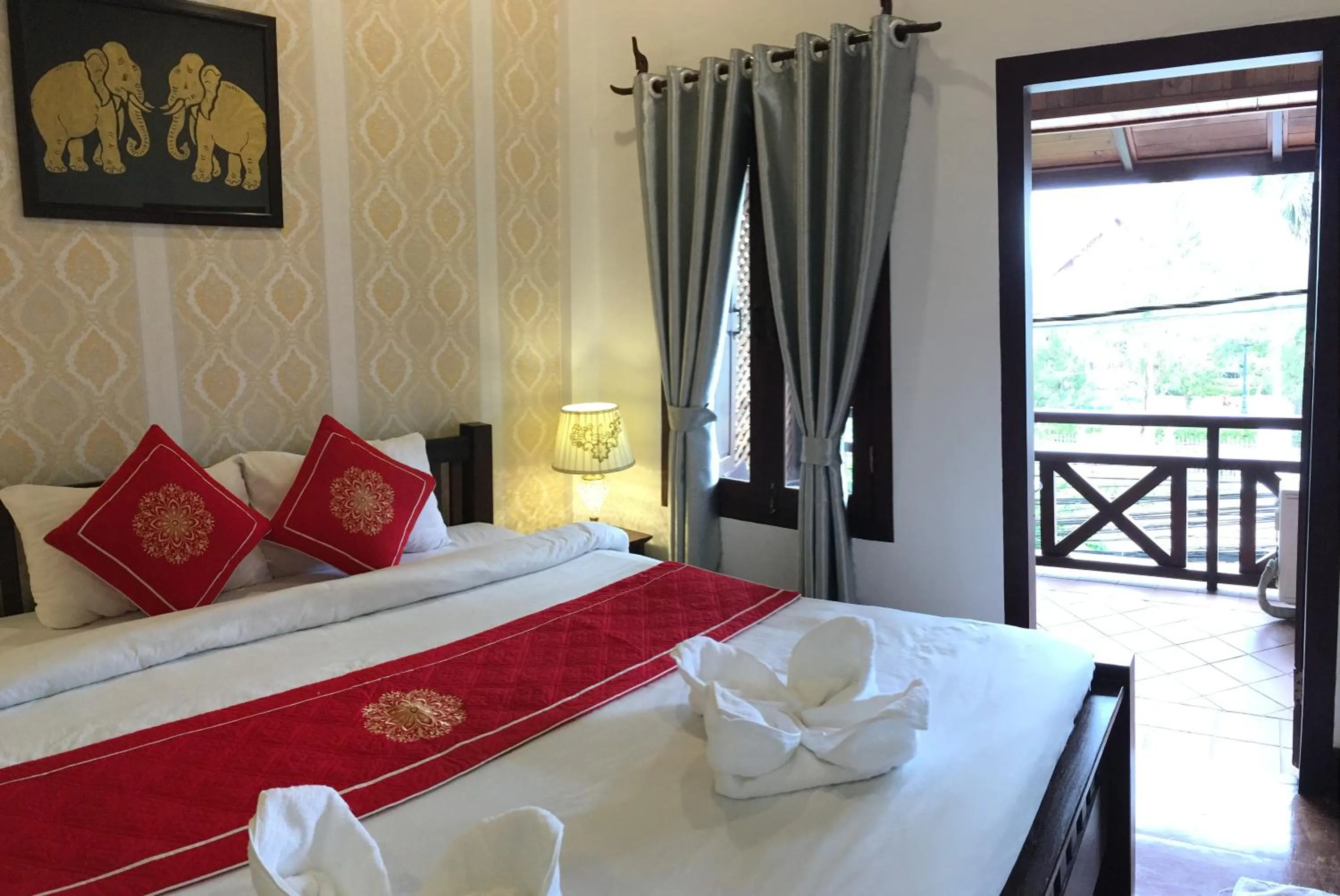 Bed in Luang Prabang Pangkham Lodge