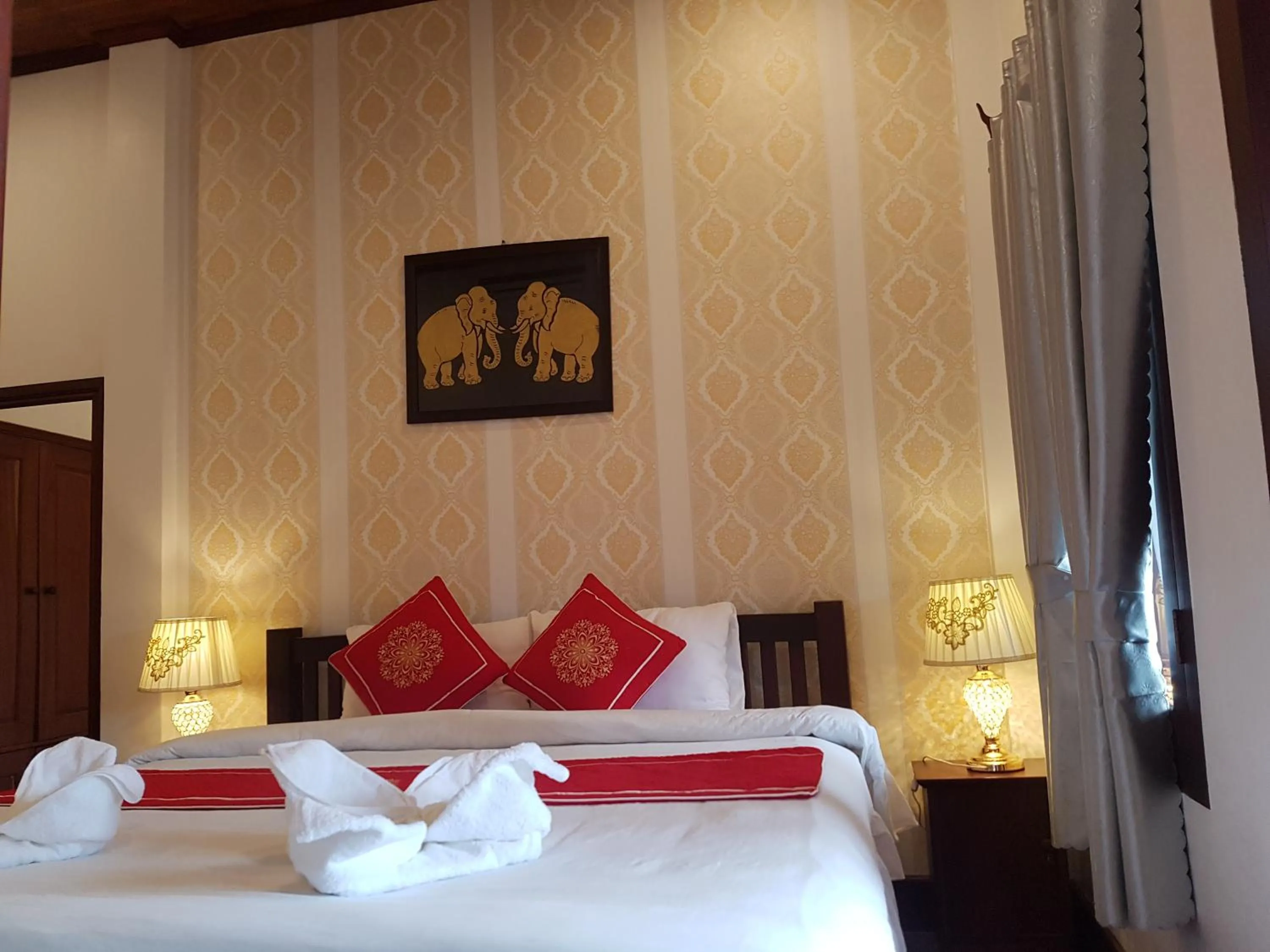 Bed in Luang Prabang Pangkham Lodge