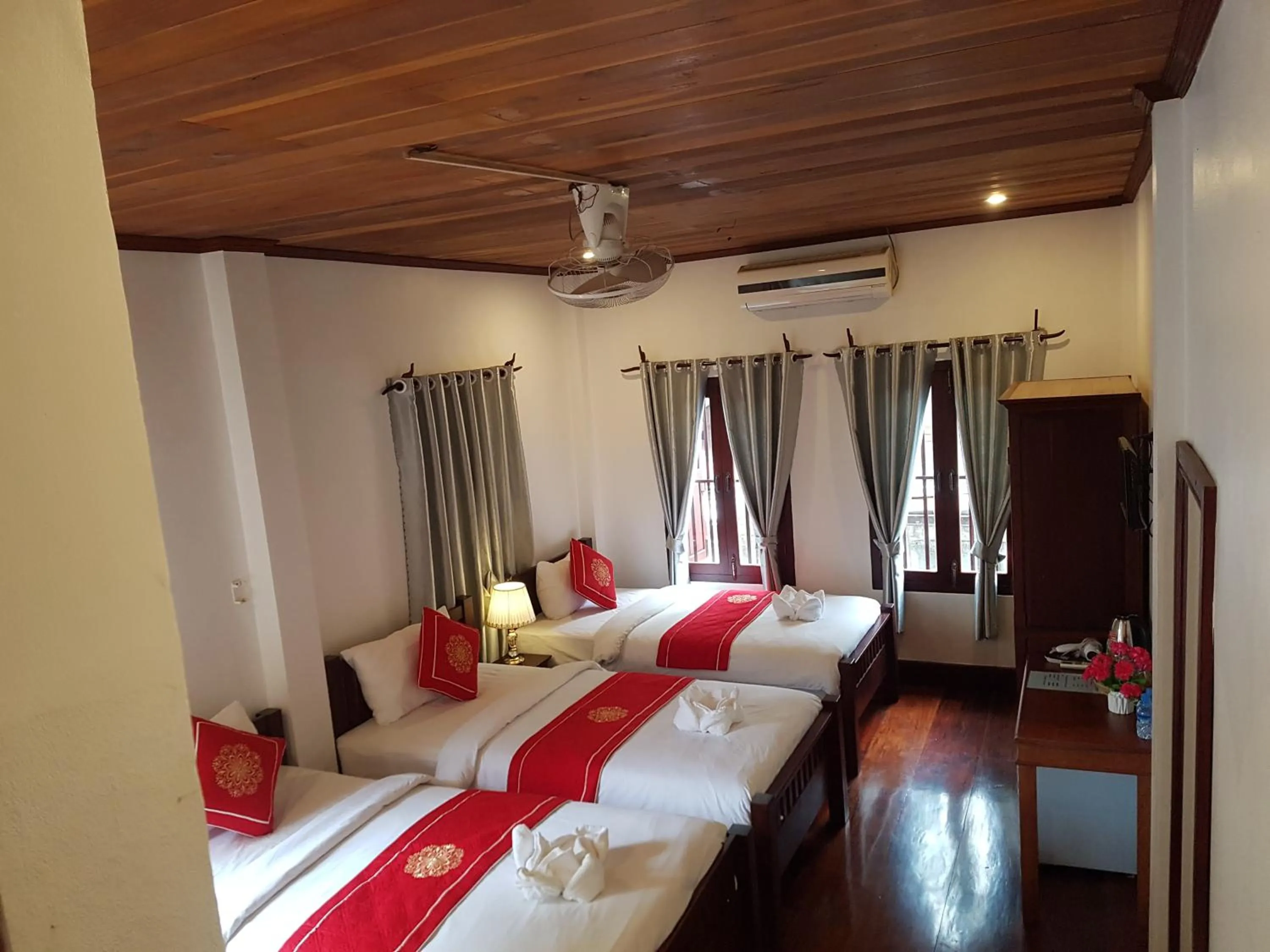 Bed in Luang Prabang Pangkham Lodge