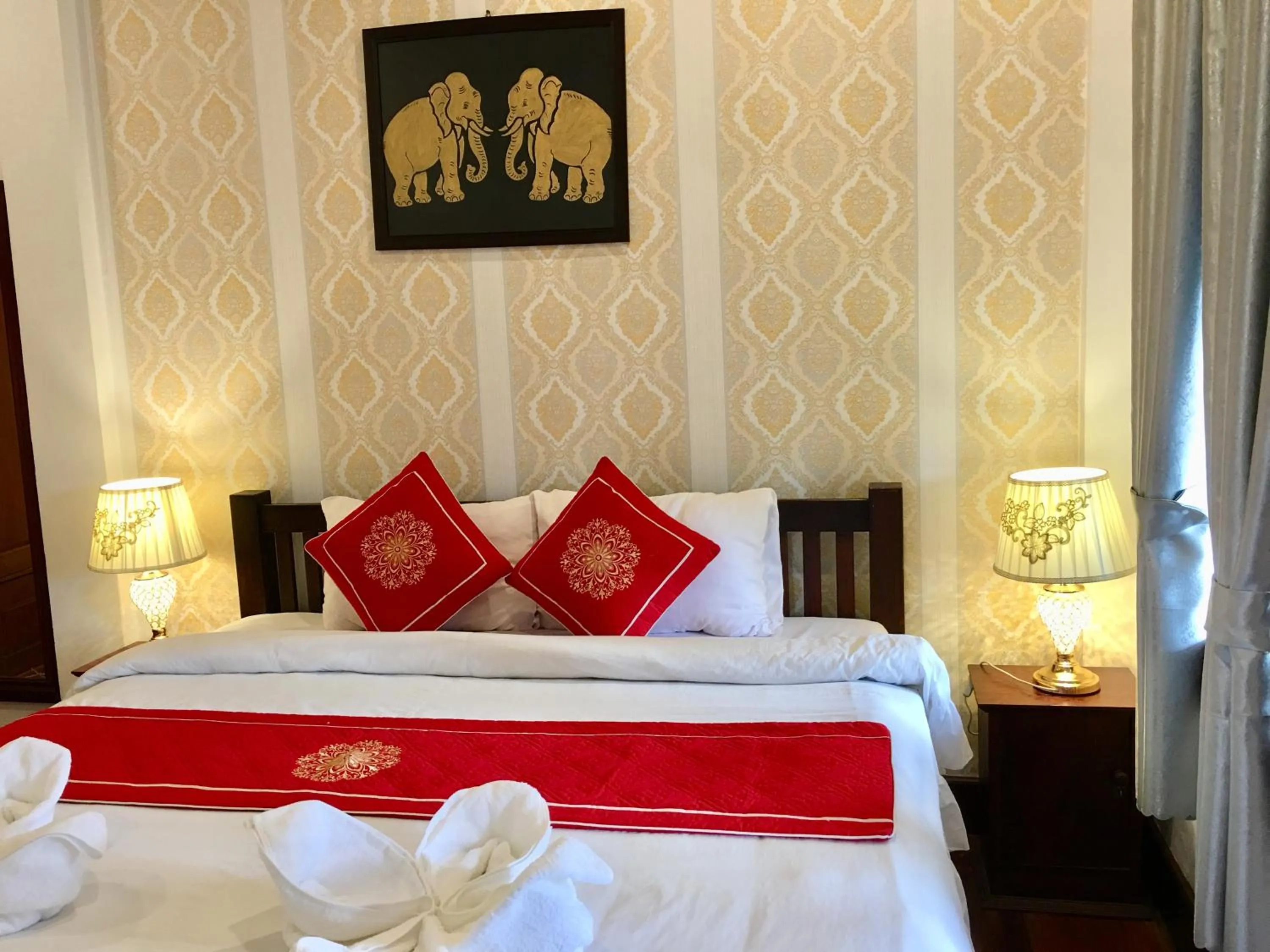 Bed in Luang Prabang Pangkham Lodge